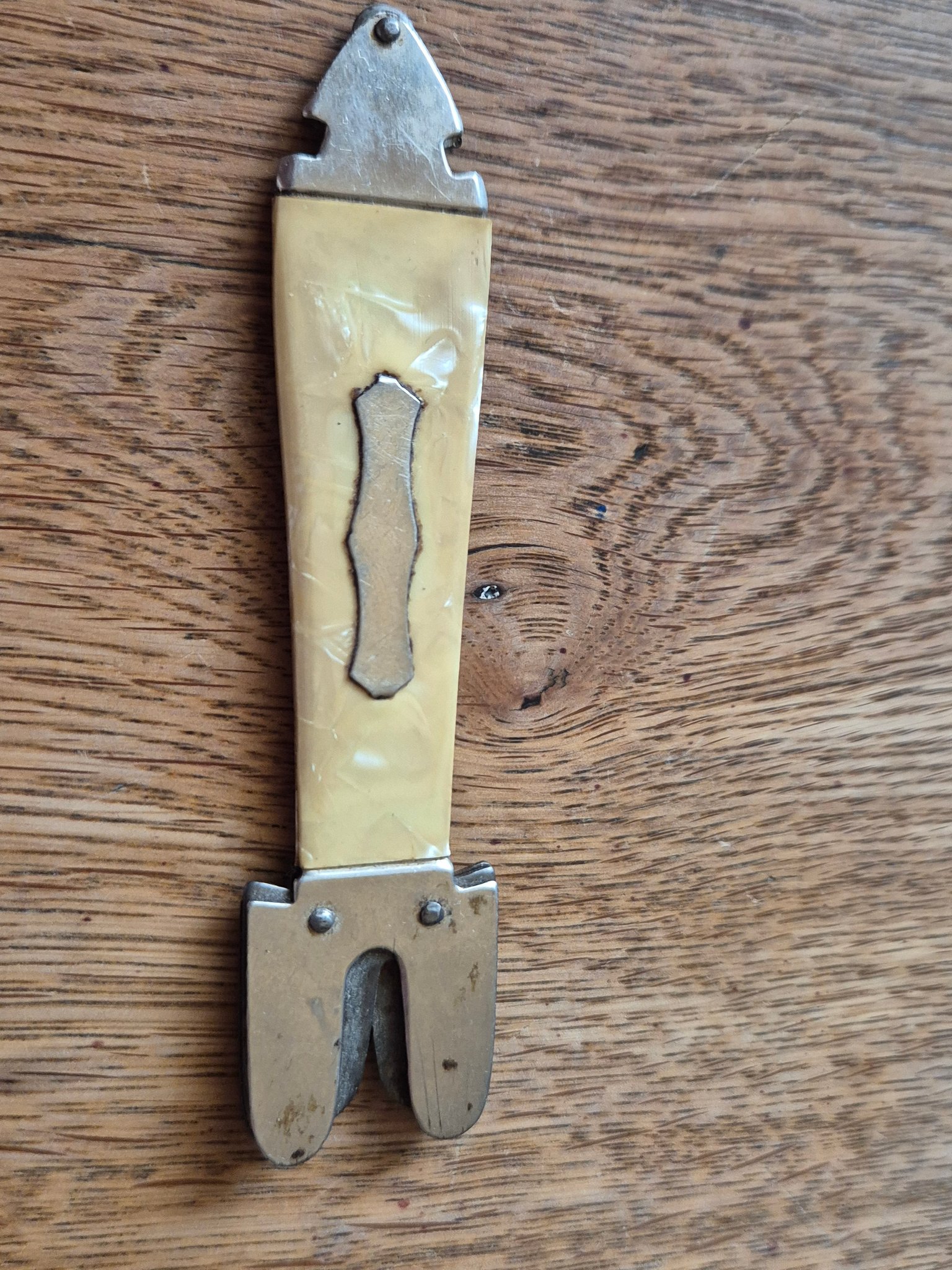Does Anyone know exactly what Dillinger meant knife fork bottle 