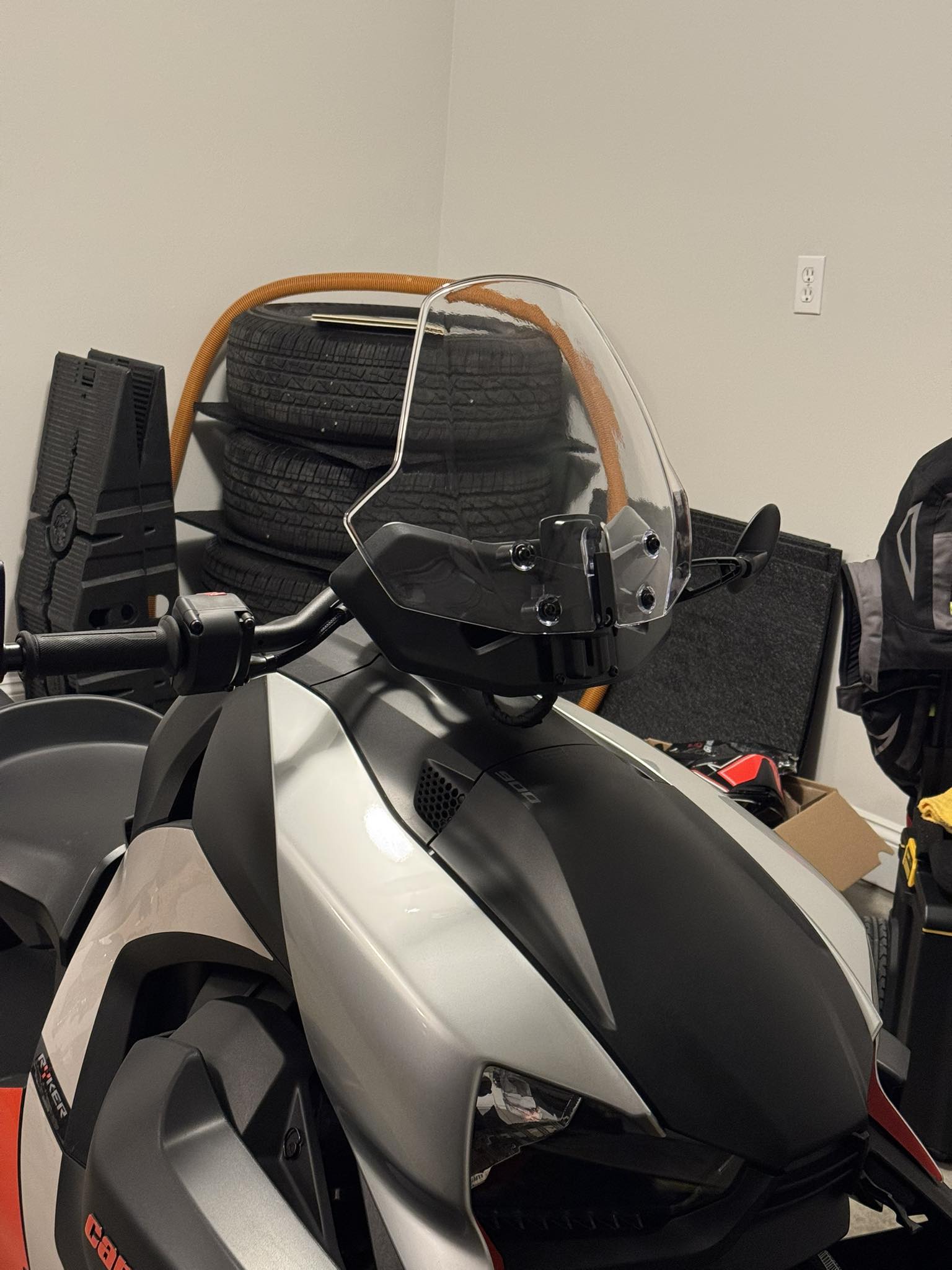 Sling mods windshield is on! I’m so ready for some warm dry weather 😂 ...