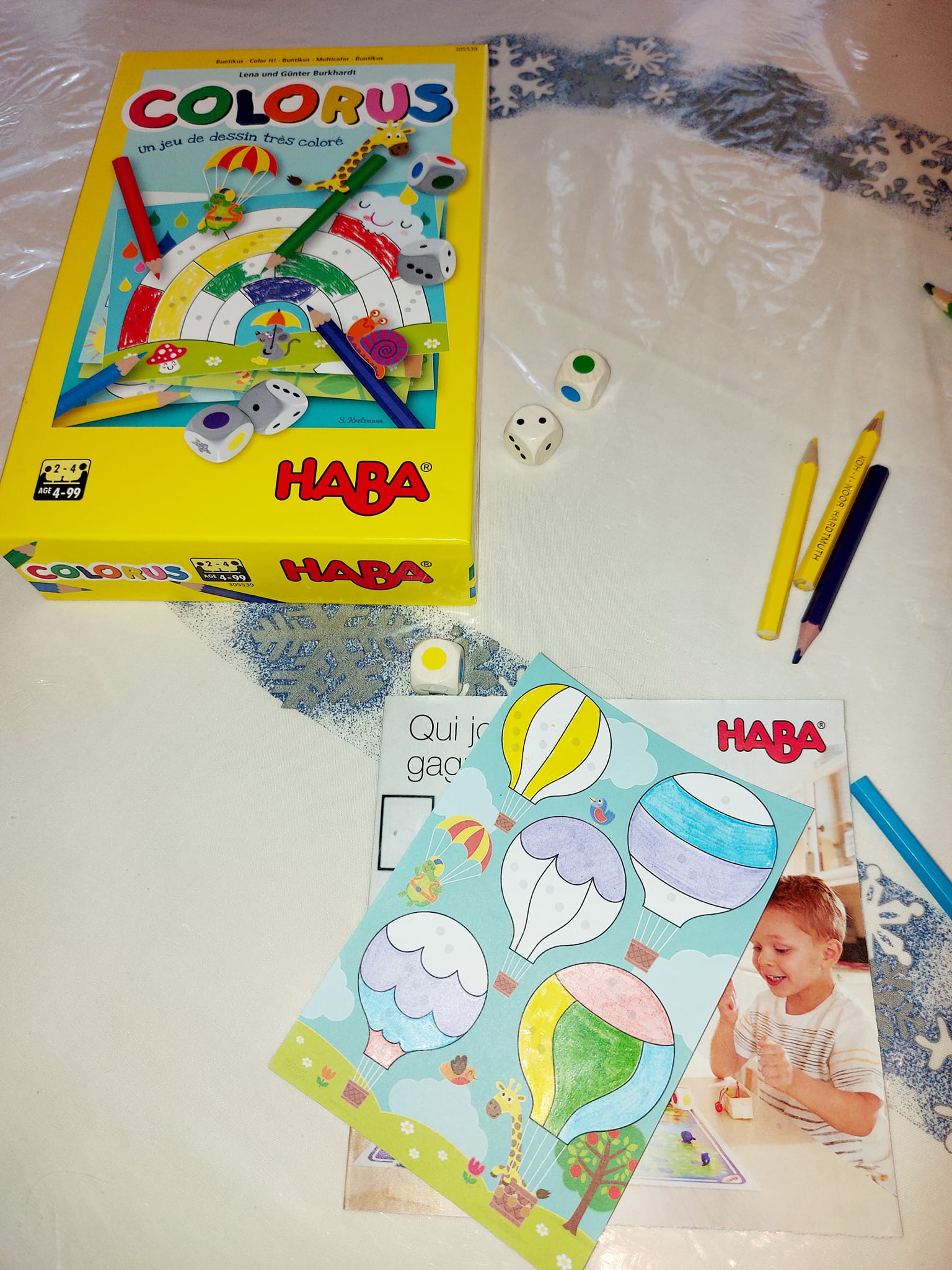CRAYOLA Mini Kids - Tapis de Dessin Pliable pour Enfants, Surface Réutilisable, Feutres Magiques et Chiffon Nettoyant - Âge Conseillé: à Partir de 36 Mois | Votre wishlist sur
