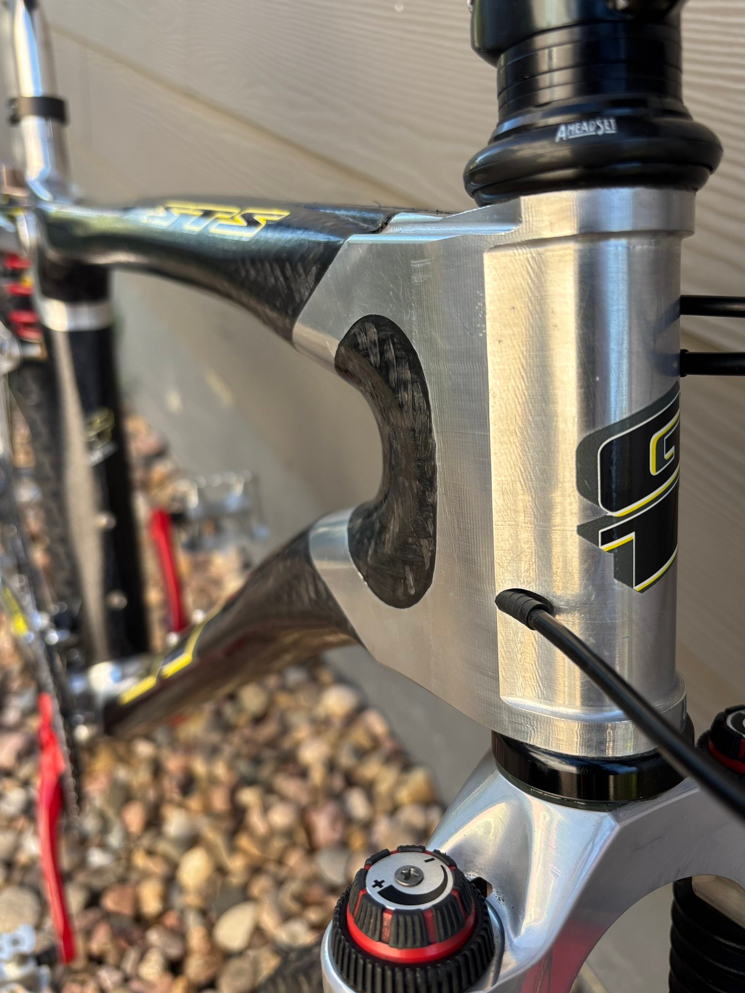 GT STS-2 カーボンMTBフレーム RockShox付