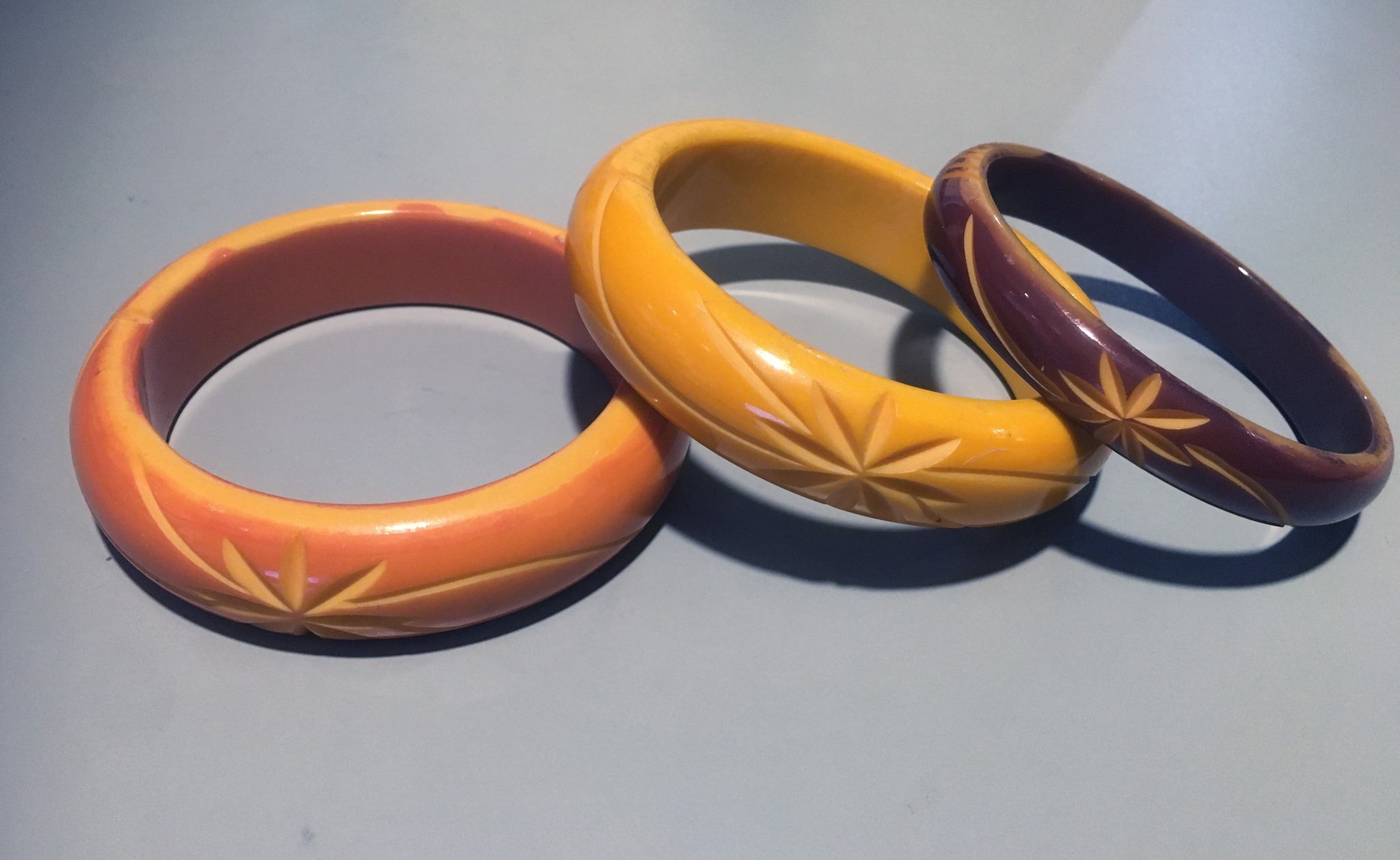 2 Bracelets En Bakélite Verte - Années 1930/1960 - Poids 45g Chacun - Occasion