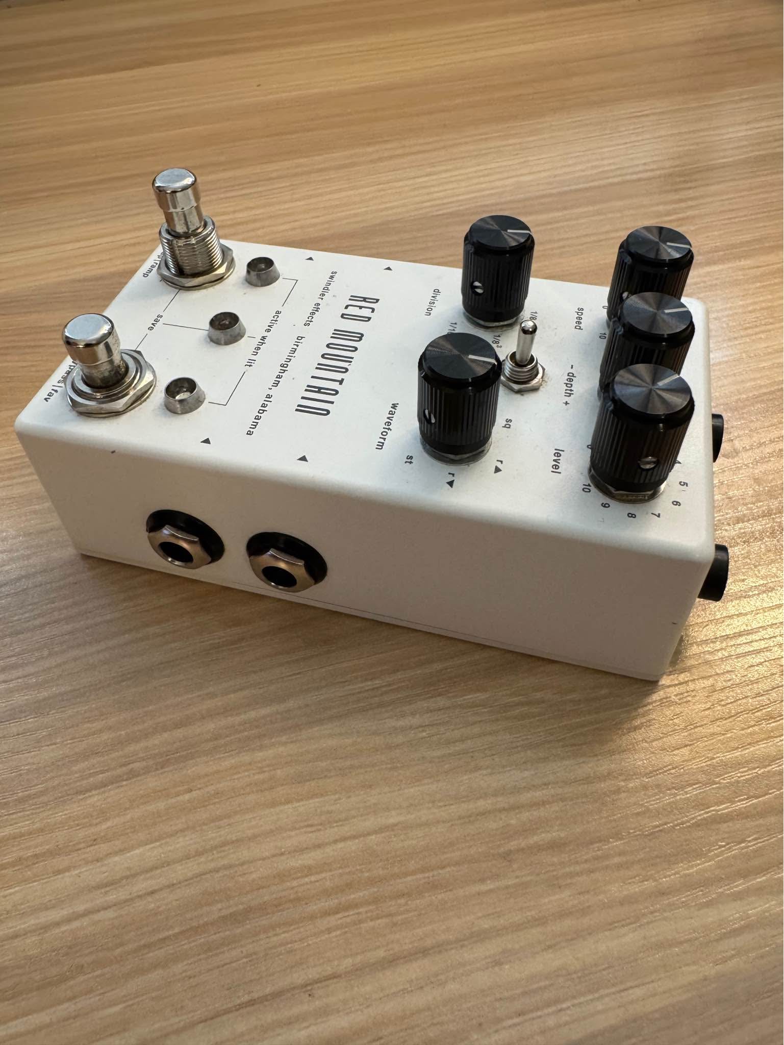 Henretta Crimson Tremolo pedal review