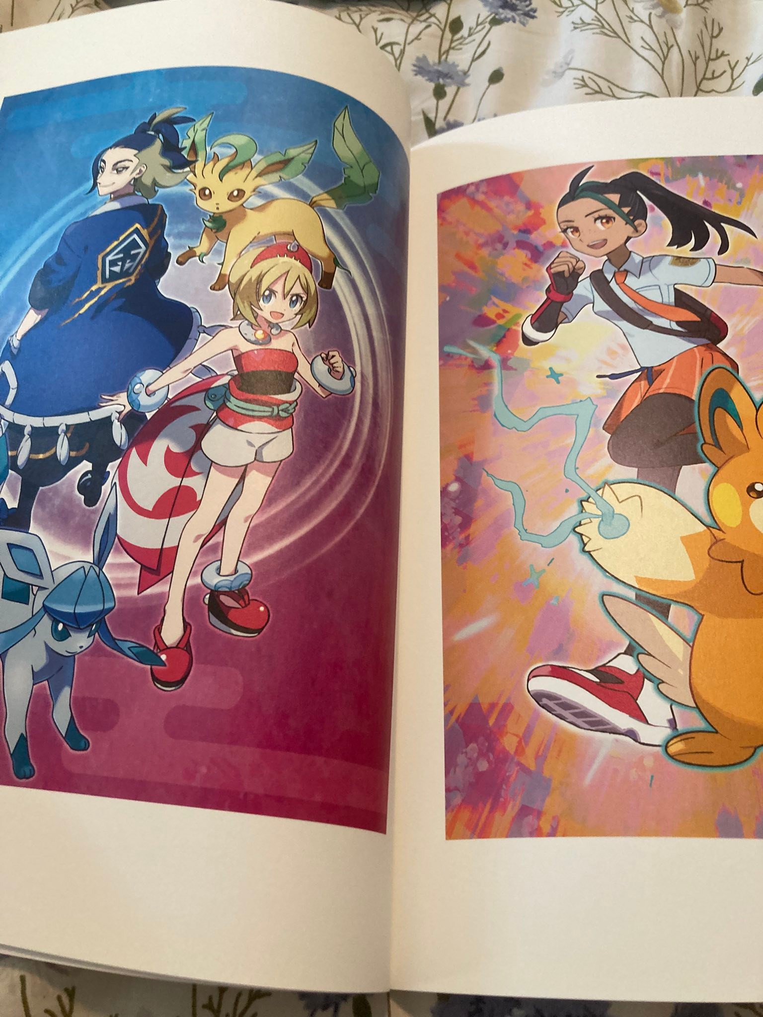 A few pics from my Pokémon Masters Memorial Art Books.