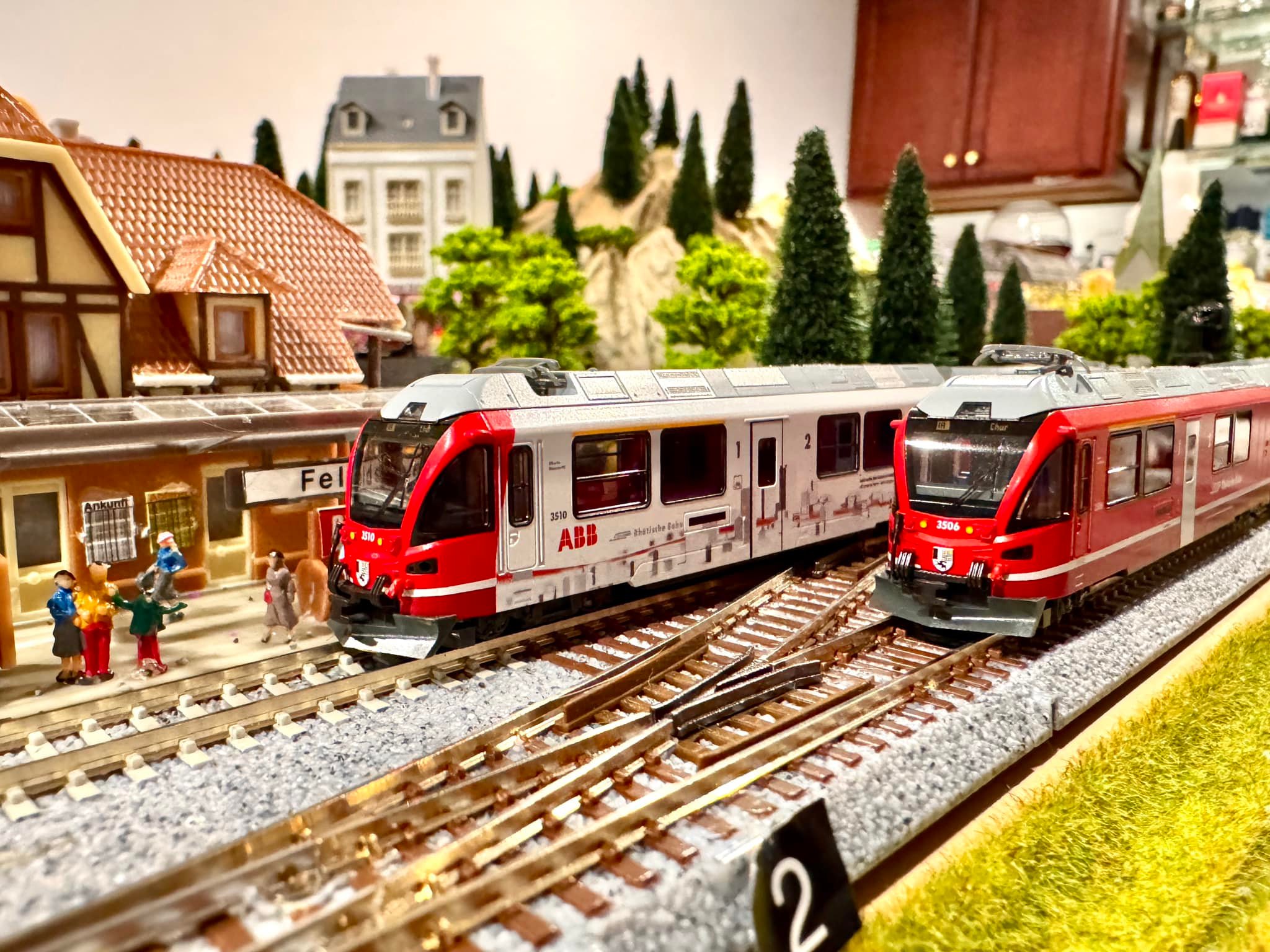 Kato RHB in Abb White Livery