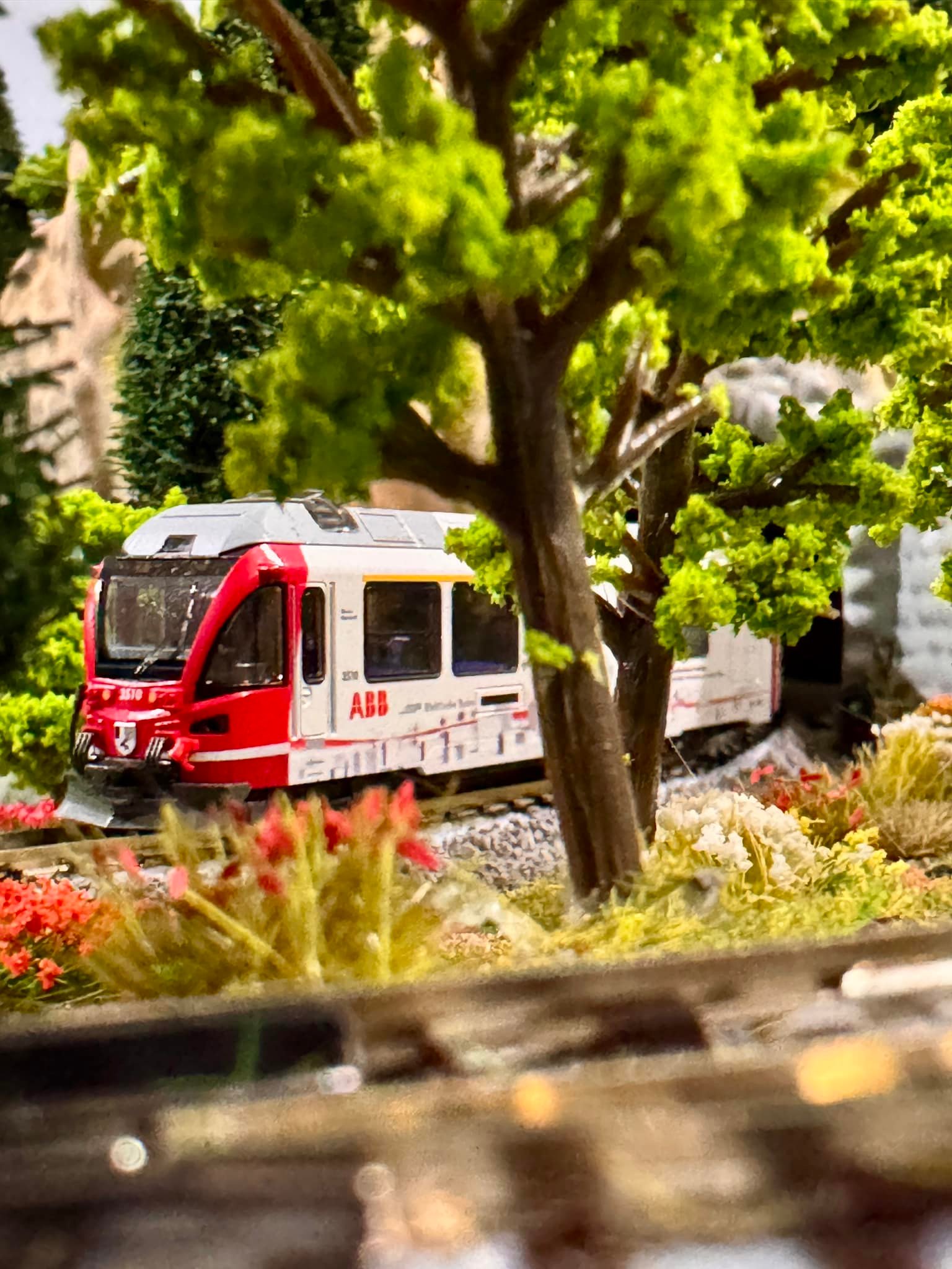 Kato RHB in Abb White Livery
