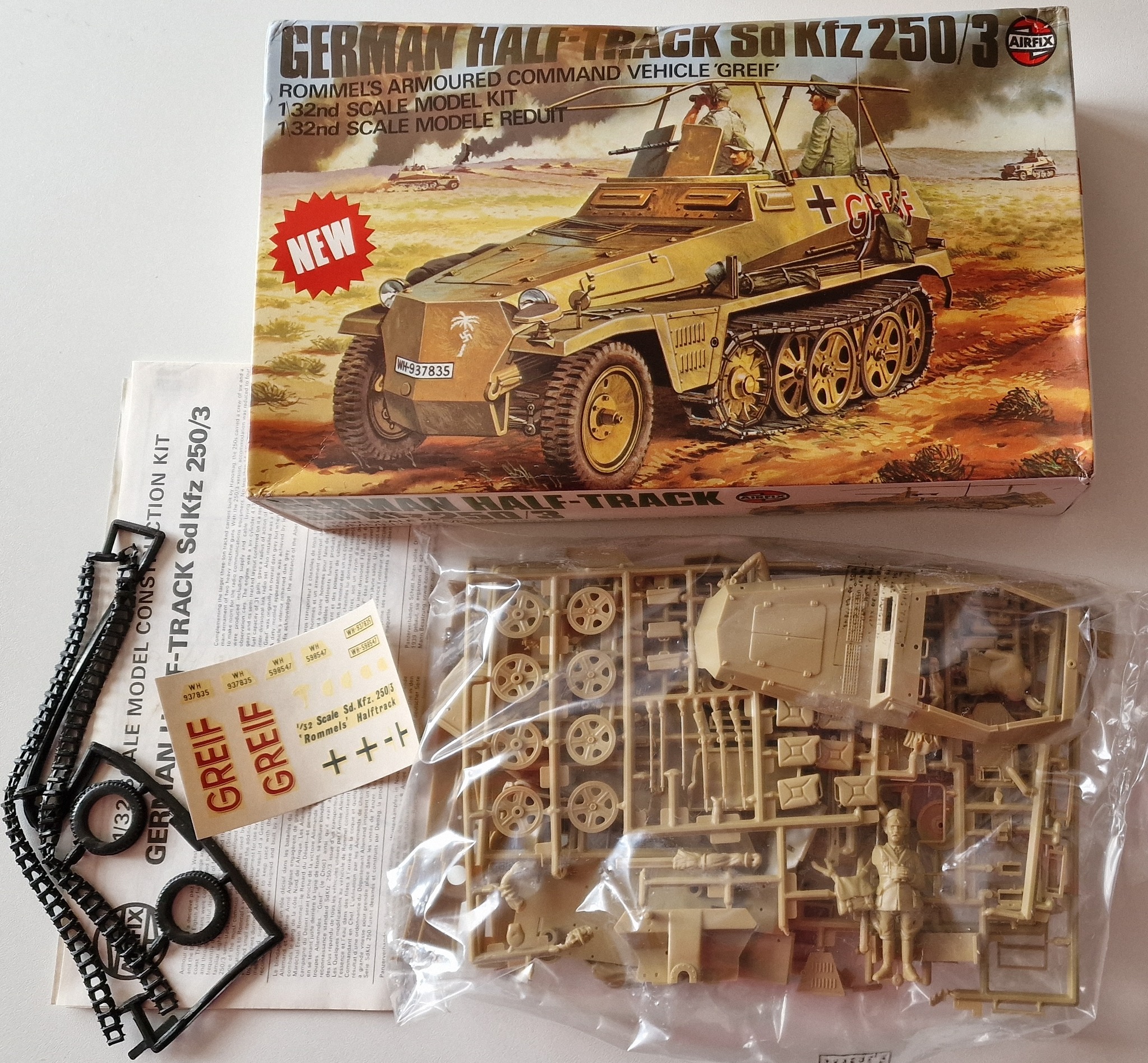 AIRFIX** **German Half-Track Sd Kfz 250/3** Rommels aroured