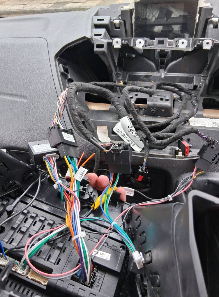 FORD Harness connector to Change Radio from original to