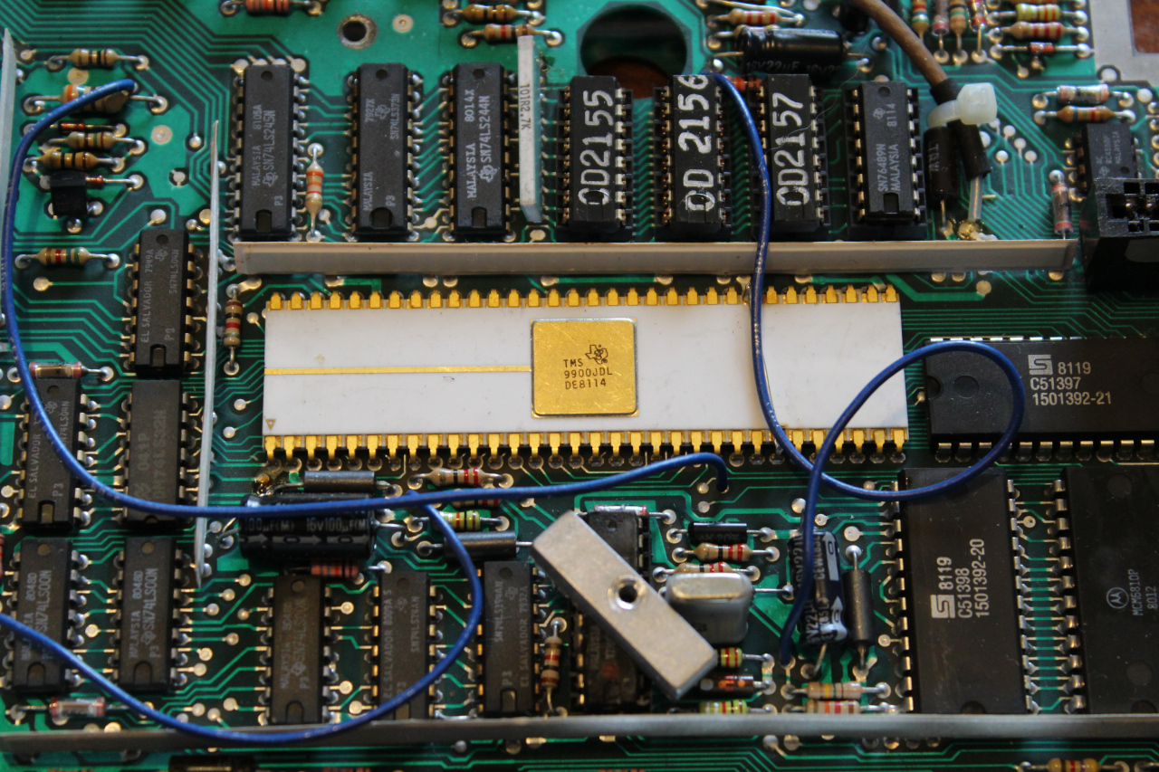 TI-99/4A machine with white ceramic TMS9900 CPU