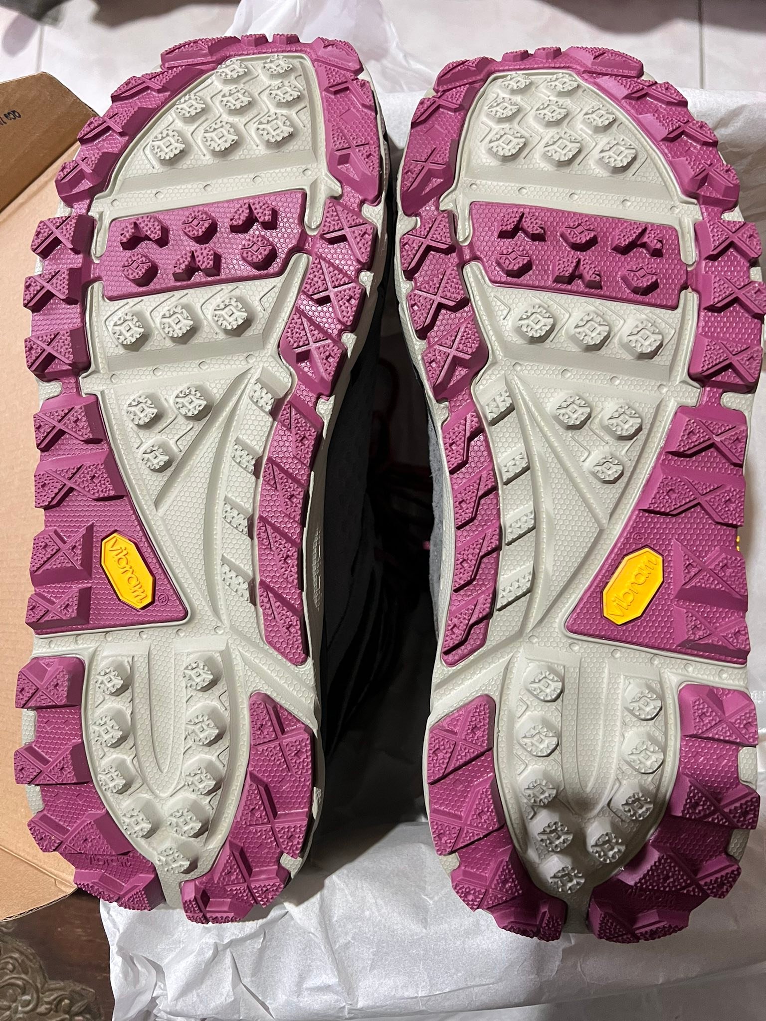目的】：出售【商品名稱】： Hoka u tor ultra hi tp（GTX) 【商品尺寸 