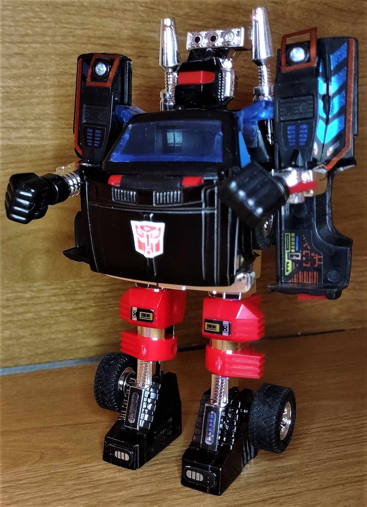 G1 1984 Figure revisited: Autobot Trailbreaker display picture 1