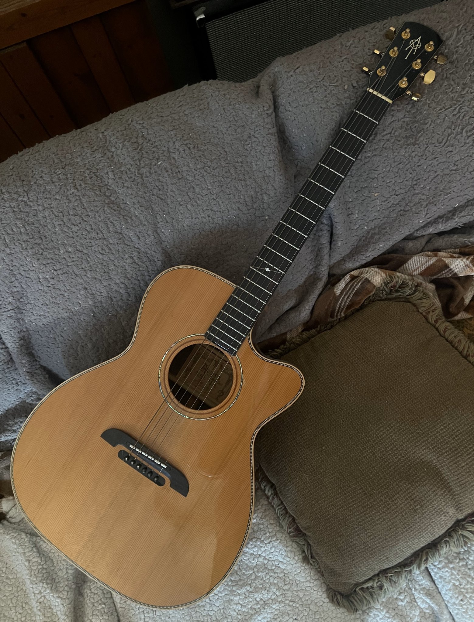 Alvarez Yairi WY1 guitar for sale with manufacturer