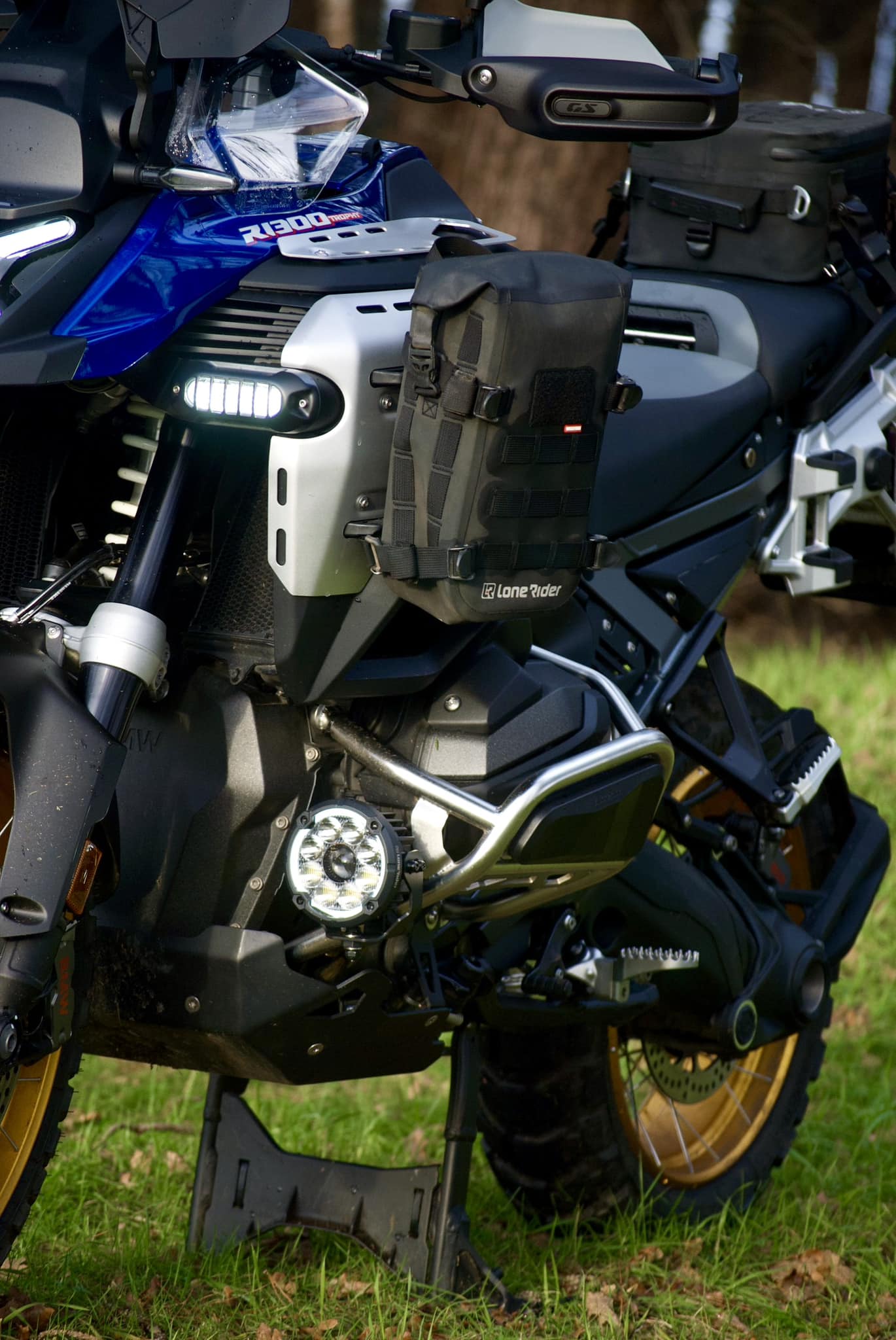 Fitted the Lonerider Minibags 6L to the side panel of my R1300GSA 