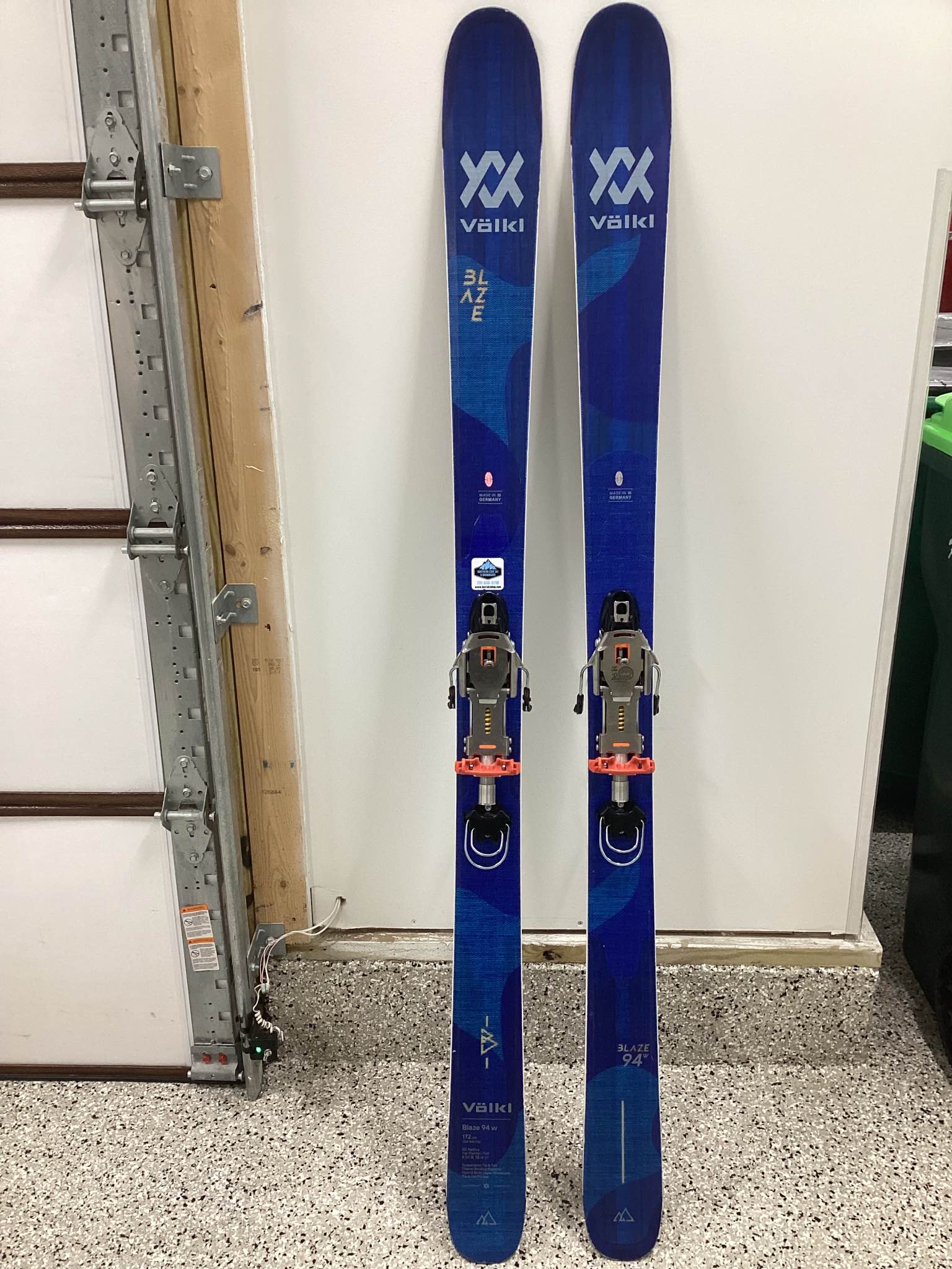High-performance Völkl Blaze 106 skis are 186cm in length and