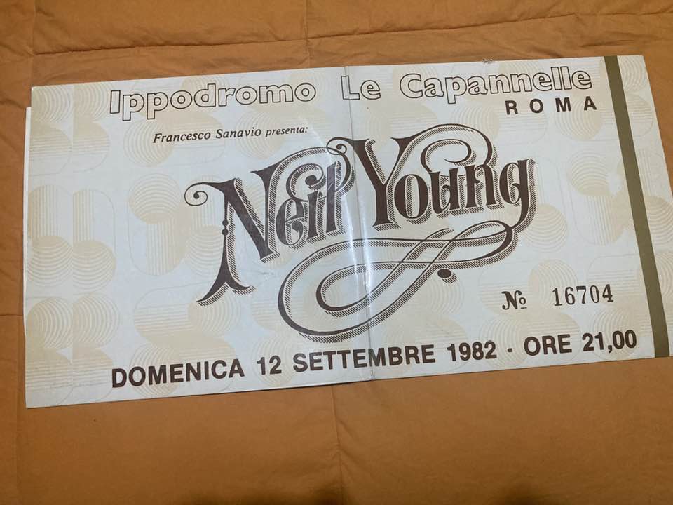 NEIL YOUNG : LIVE AT THE ROMAN COLOSSEUM 1976