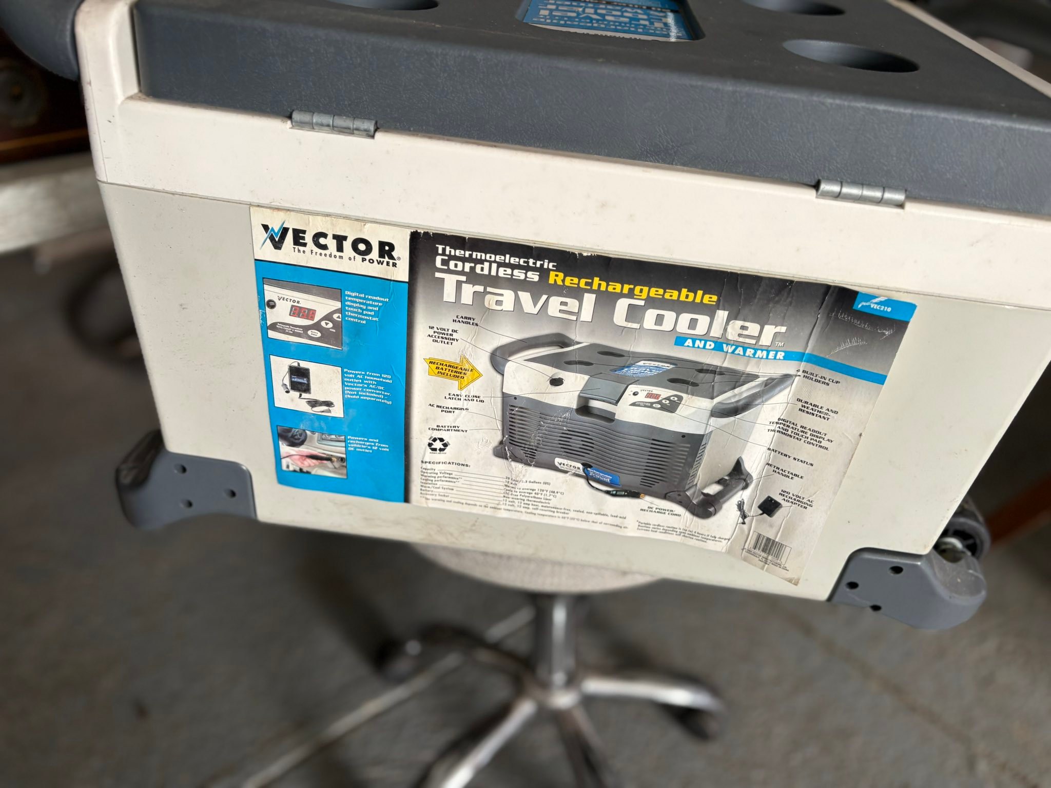 Travel cooler by Vector hot/cold $15/20 liter PU FACTORYVILLE display picture 1