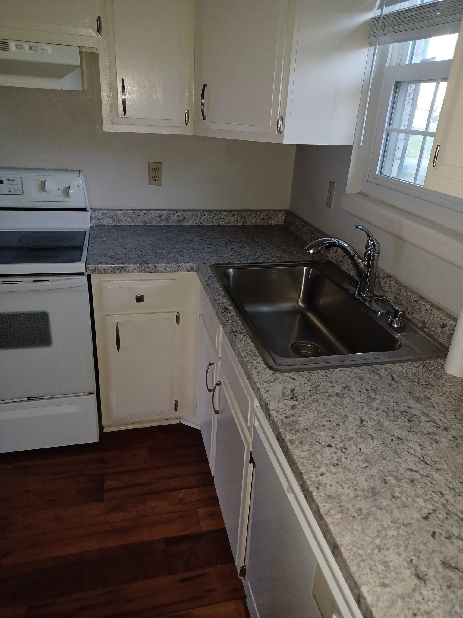 2 bedroom townhouse with basement for rent in Kansas City, MO