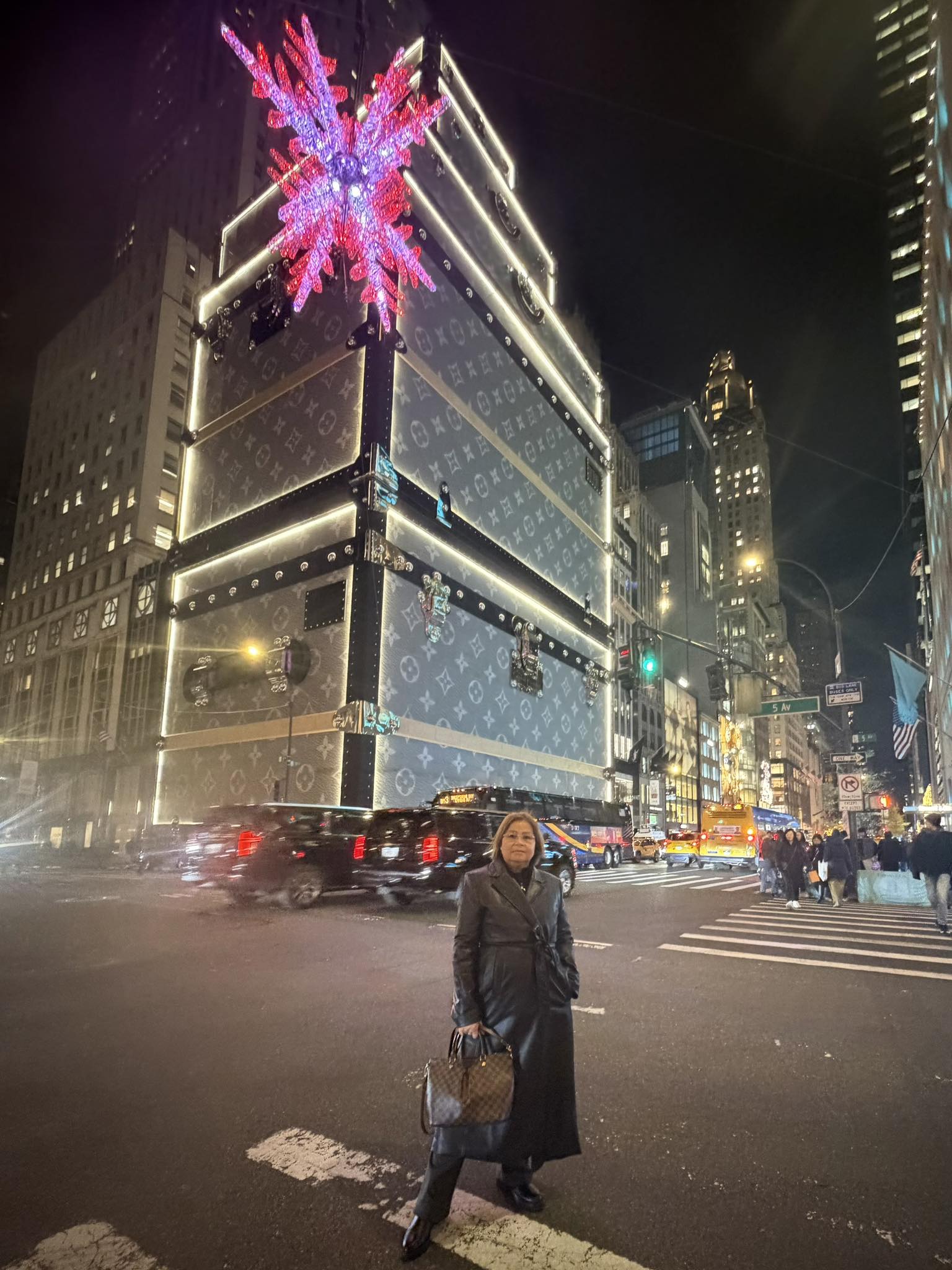 Giant Louis Vuitton trunk pop-up on 5th Avenue