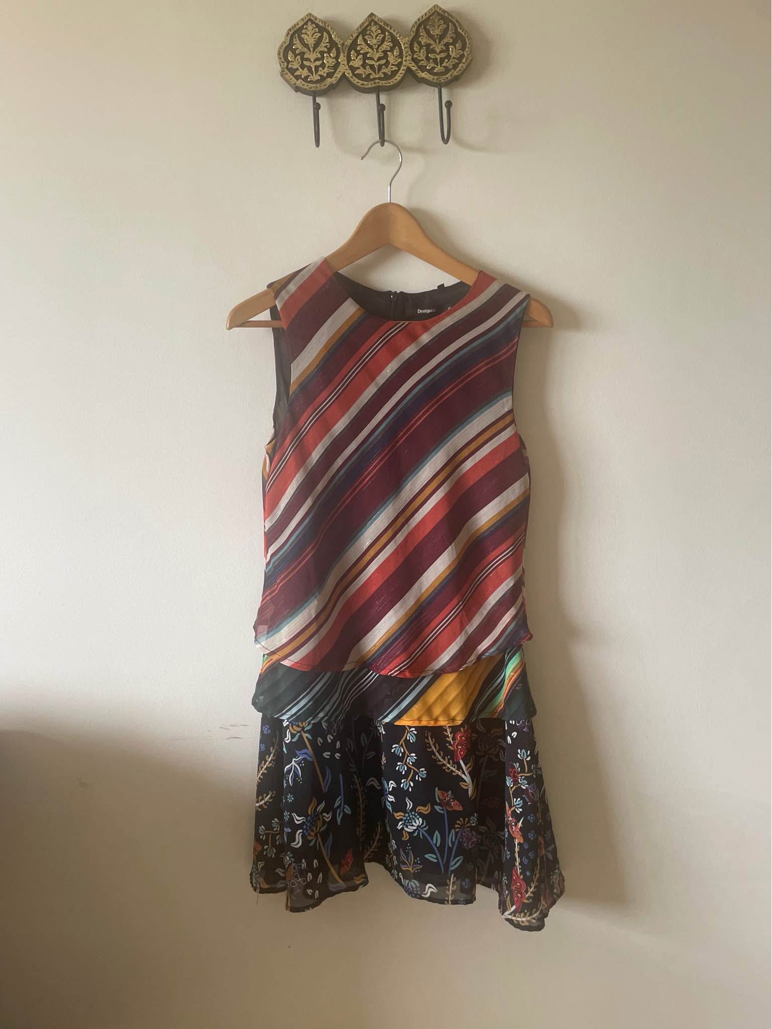 Robe DESIGUAL Taille 40 - Multicolore - Style T-shirt Longueur Genou - Occasion Très Bon état
