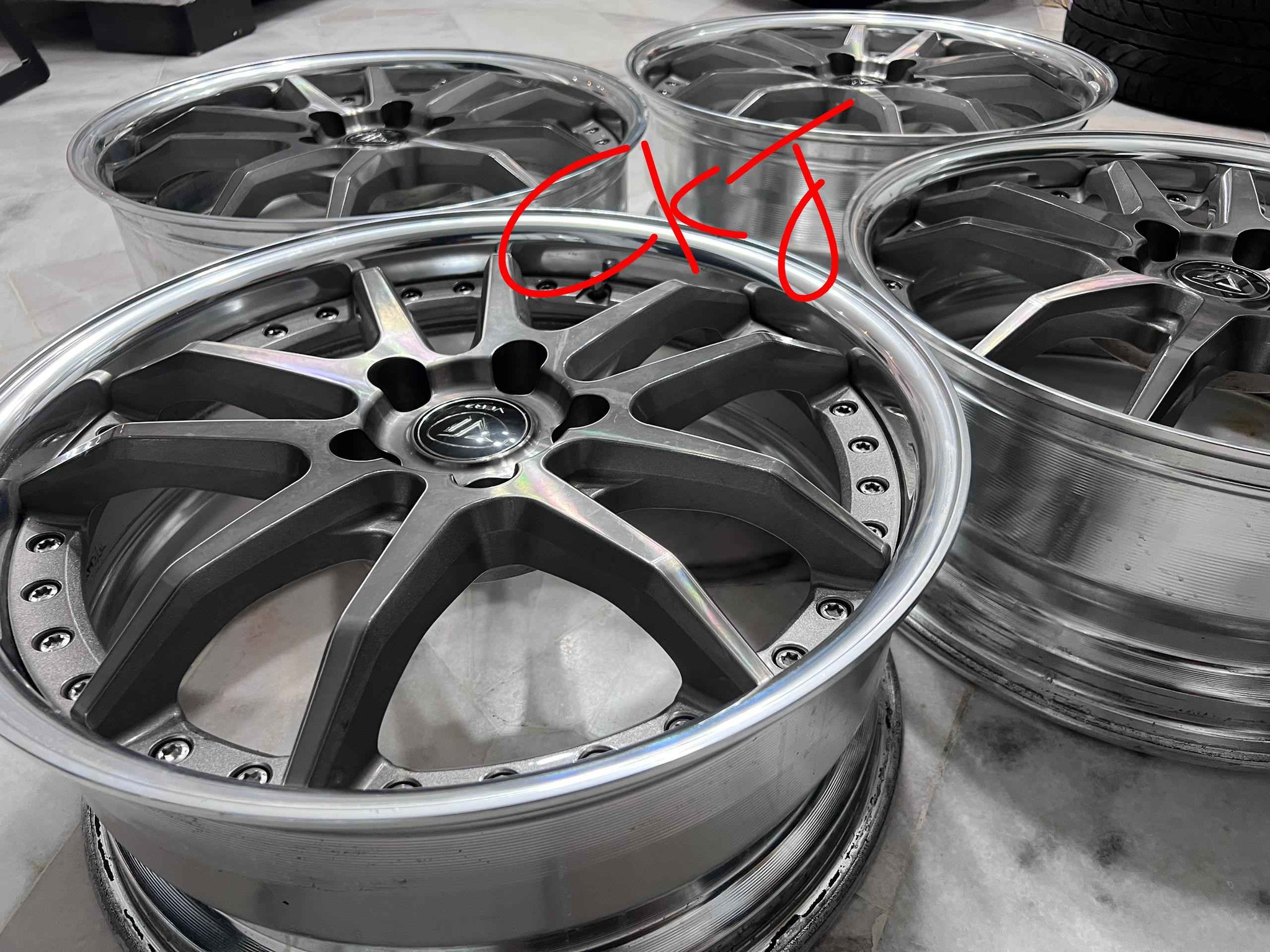For sale only Kuhl racing verz kcv04 18 inch Used condition - 9/10 