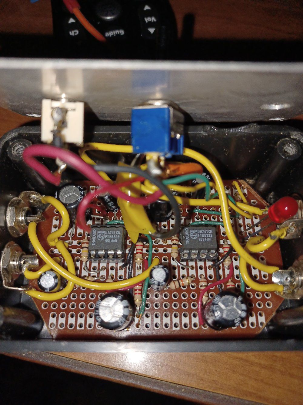 Fairchild uA741 opamp from 1969. For best viewing, click on image.