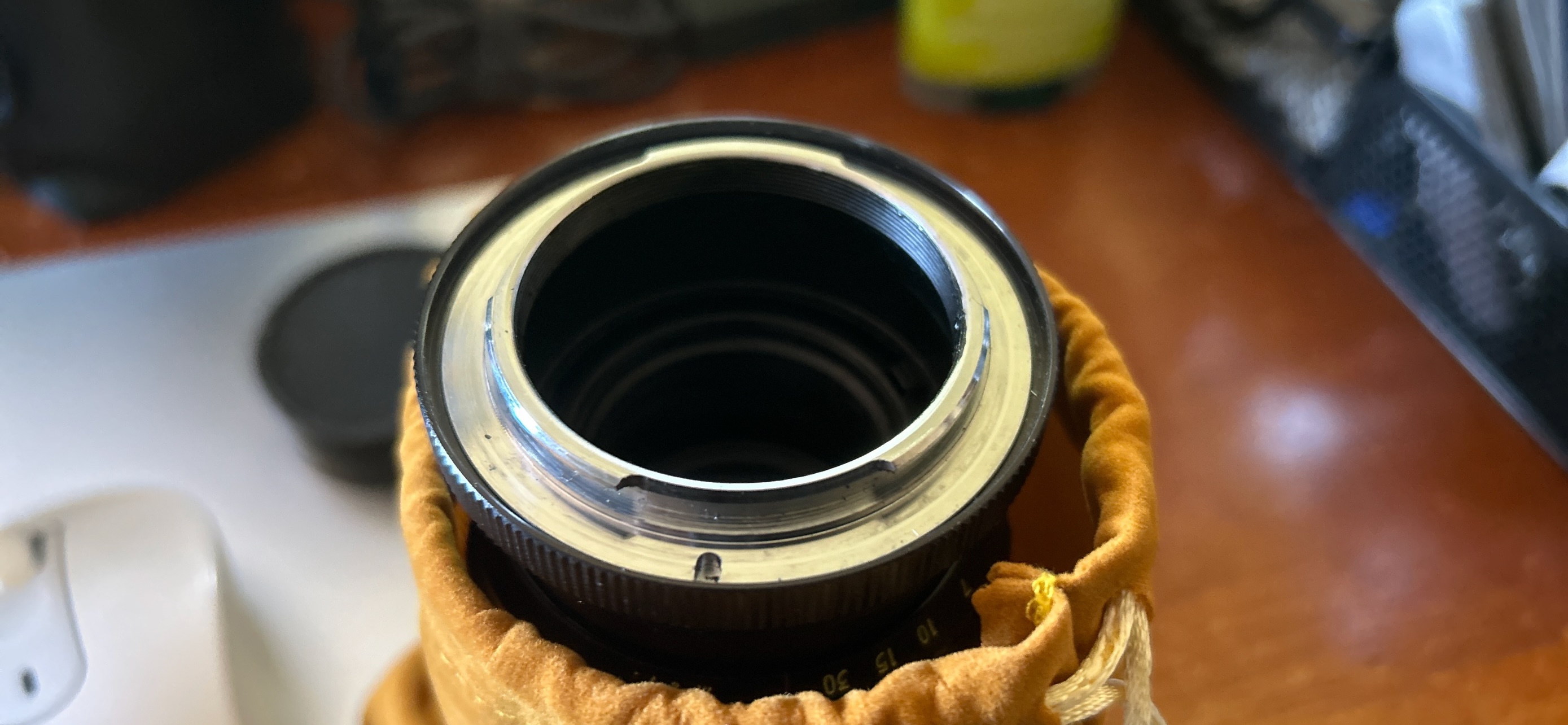 What mount is the Komura 105mm f2.5 lens?