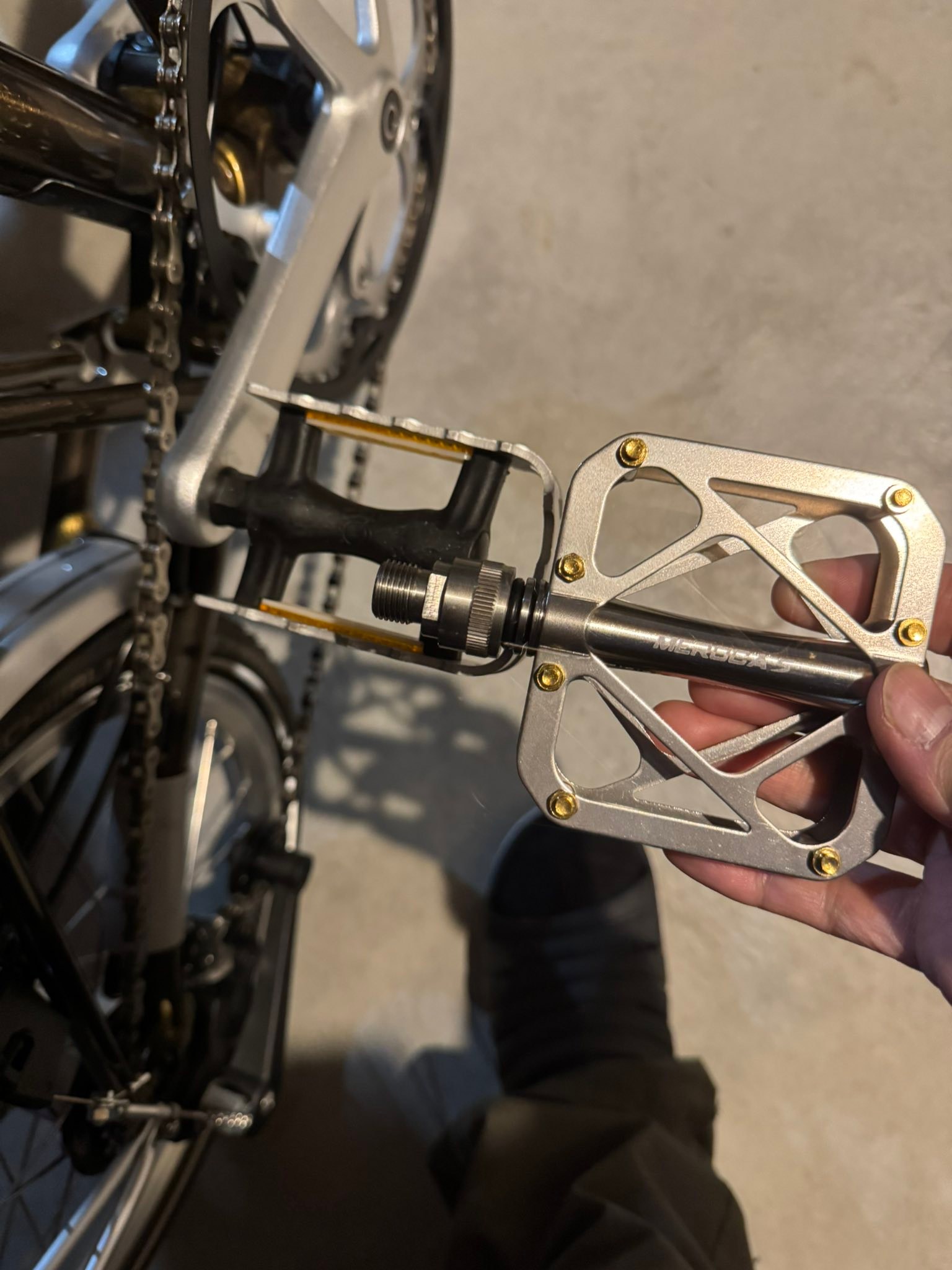 Upgrading Brompton M6R pedals to titanium quick release