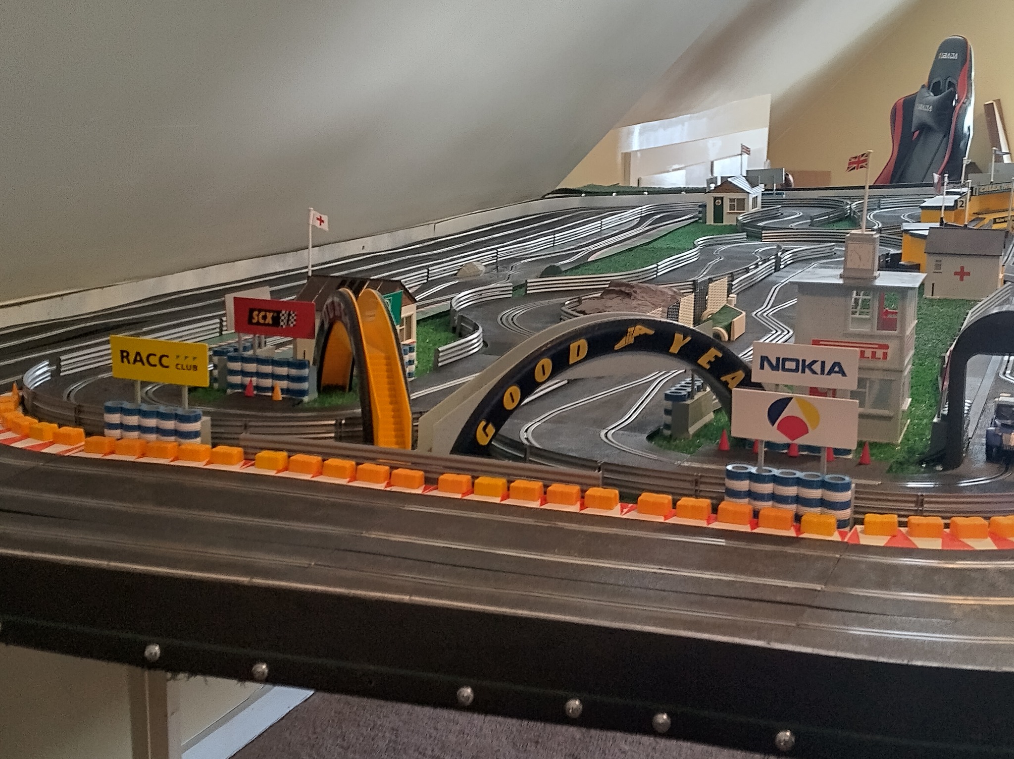 Circuit De Voiture Scalextric D'occasion - Ensemble Complet Ou Pièces, à Vérifier Selon Description