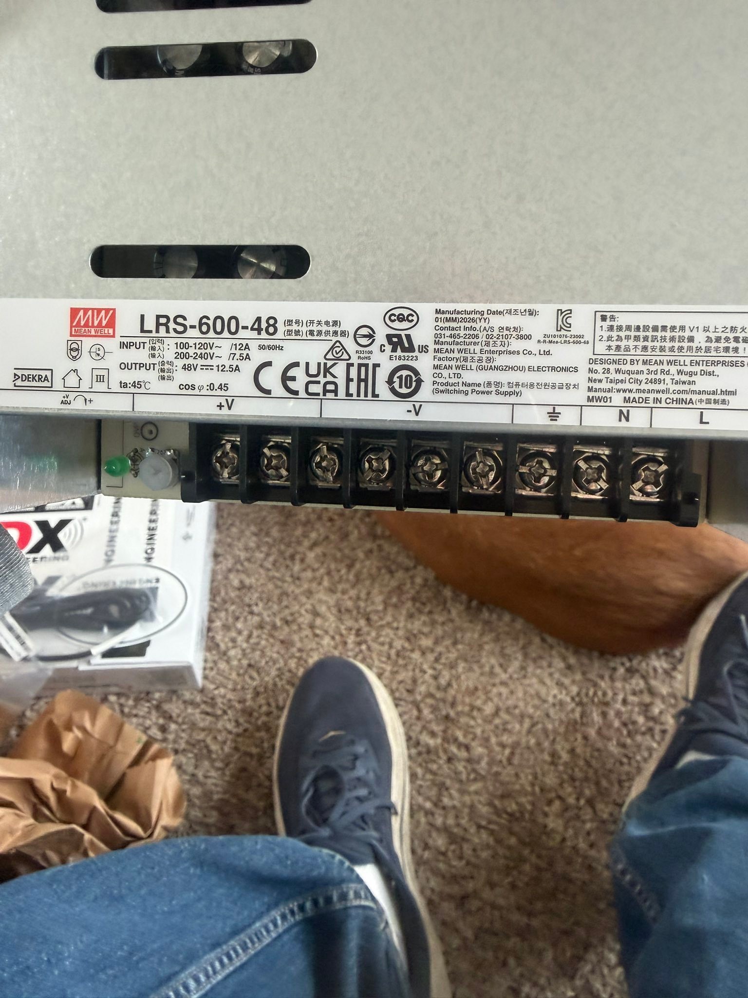 Does the Meccury Lite come with a power supply?