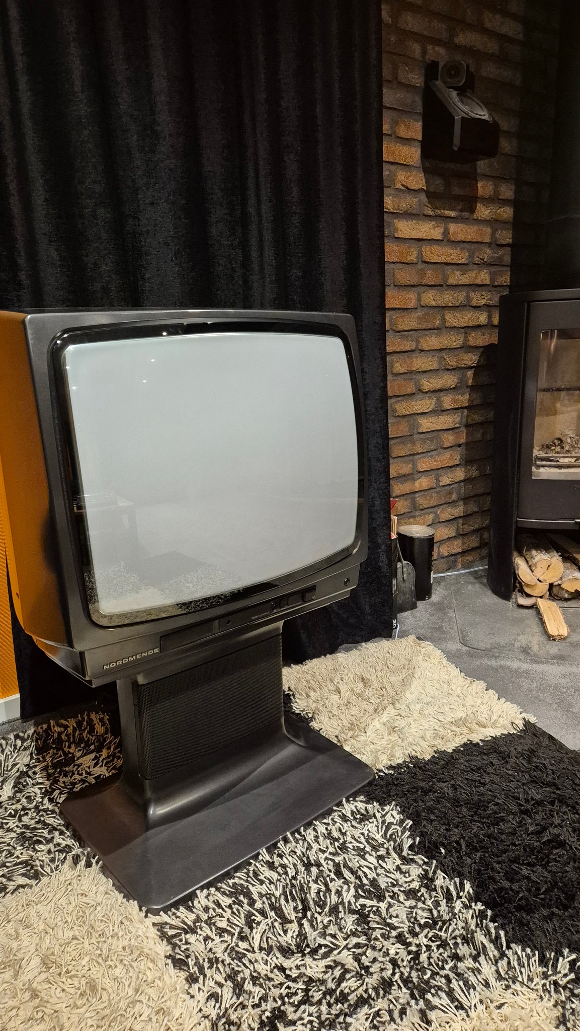 Nordmende Prestige SK3Color Deluxe ColorSonic 2401 TV from 1982