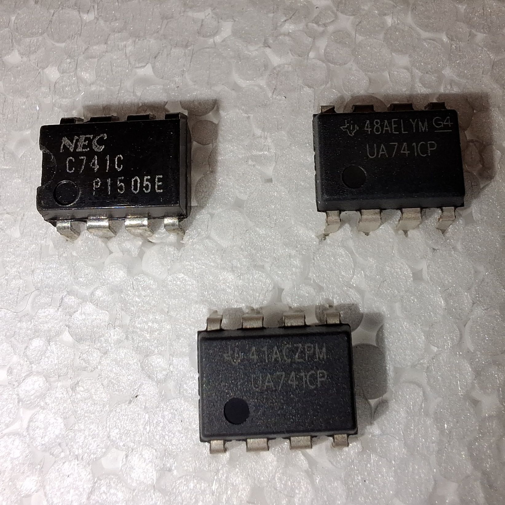Fairchild uA741 opamp from 1969. For best viewing, click on image.