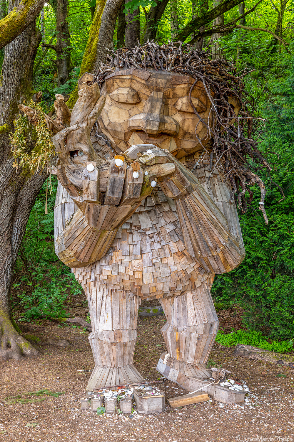 Bruun Idun sculpture in Lincoln Park, Seattle, plays flute to orcas
