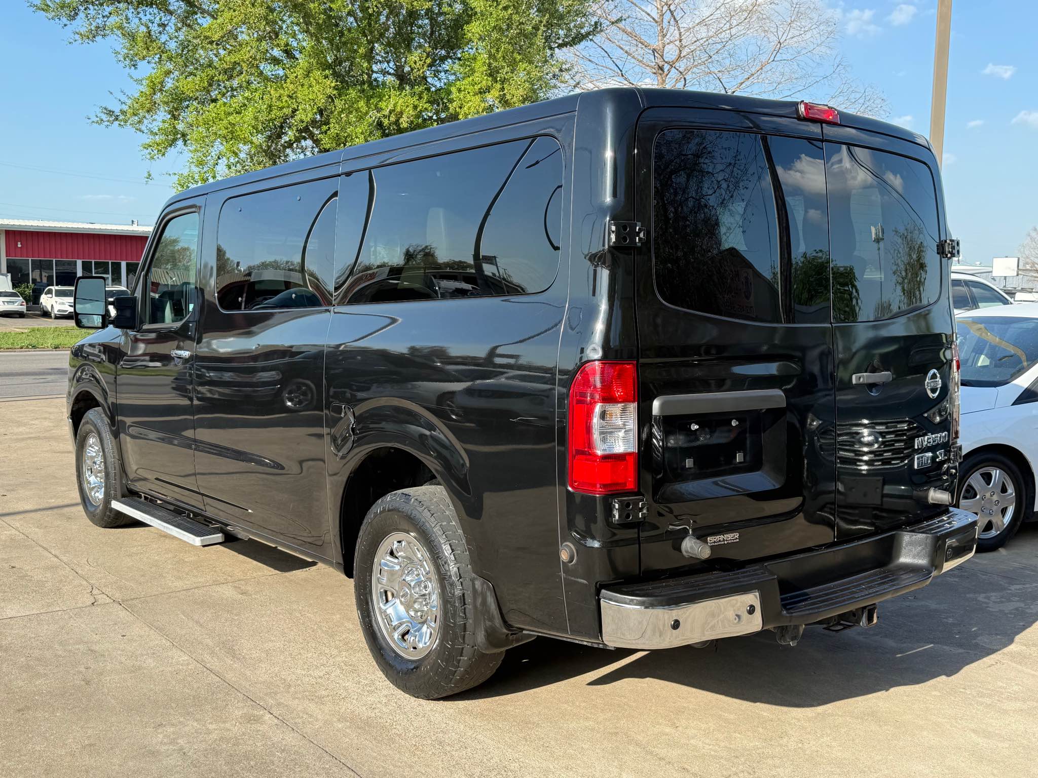 2016 Nissan NV3500 HD Passenger · SL Van 3D - Commercial Vehicles ...