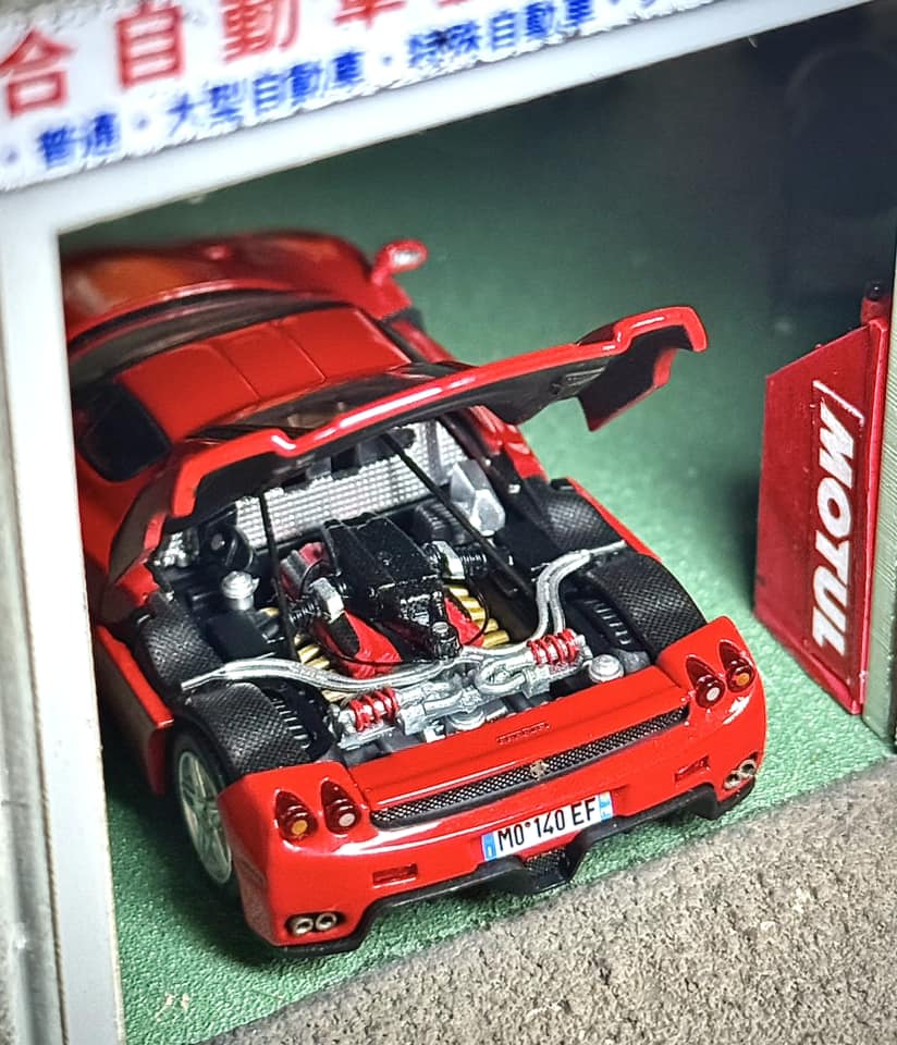 Ferrari Enzo by King Model engine details