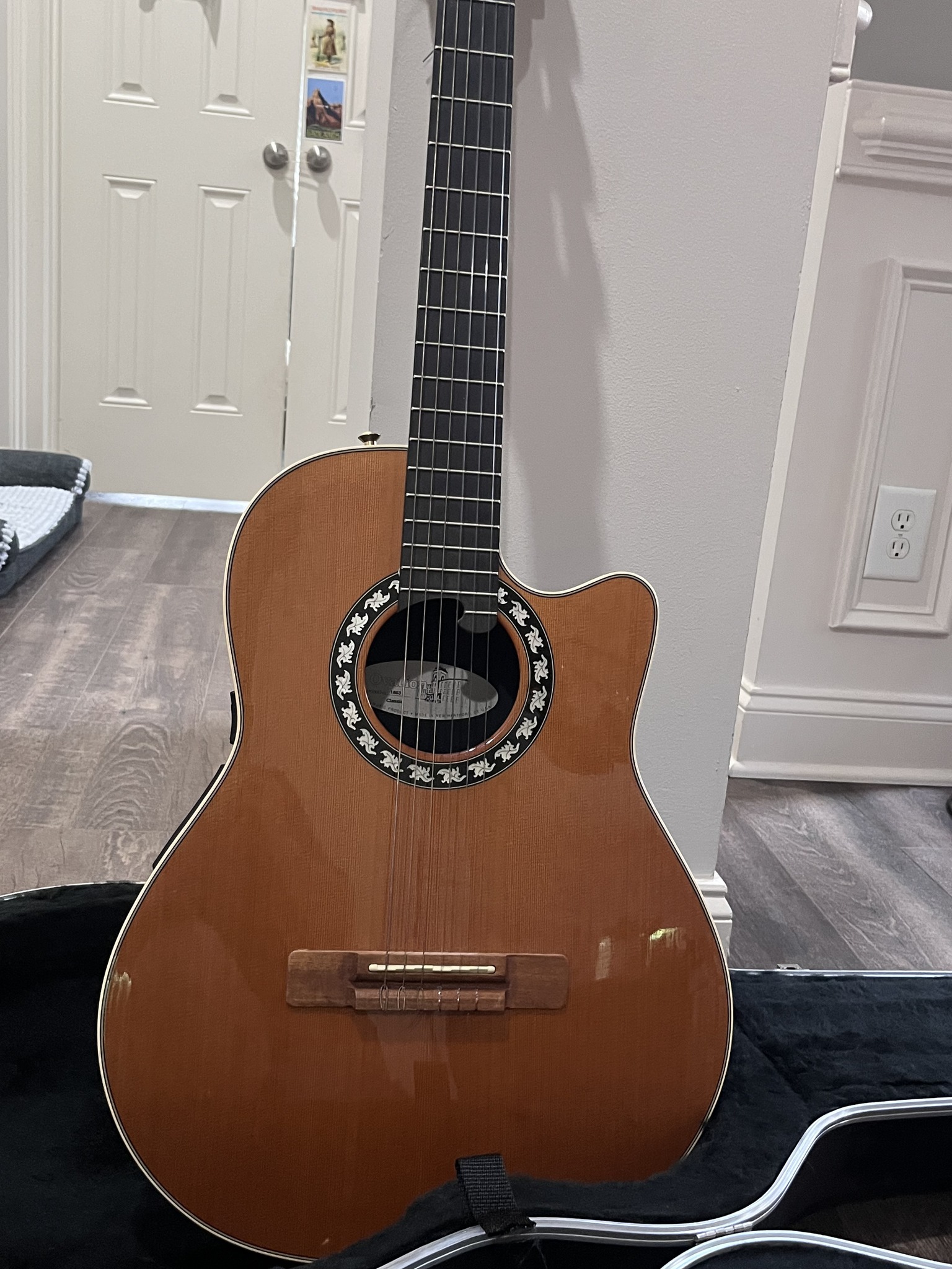 What are the specs of the 1863 Ovation classic acoustic electric