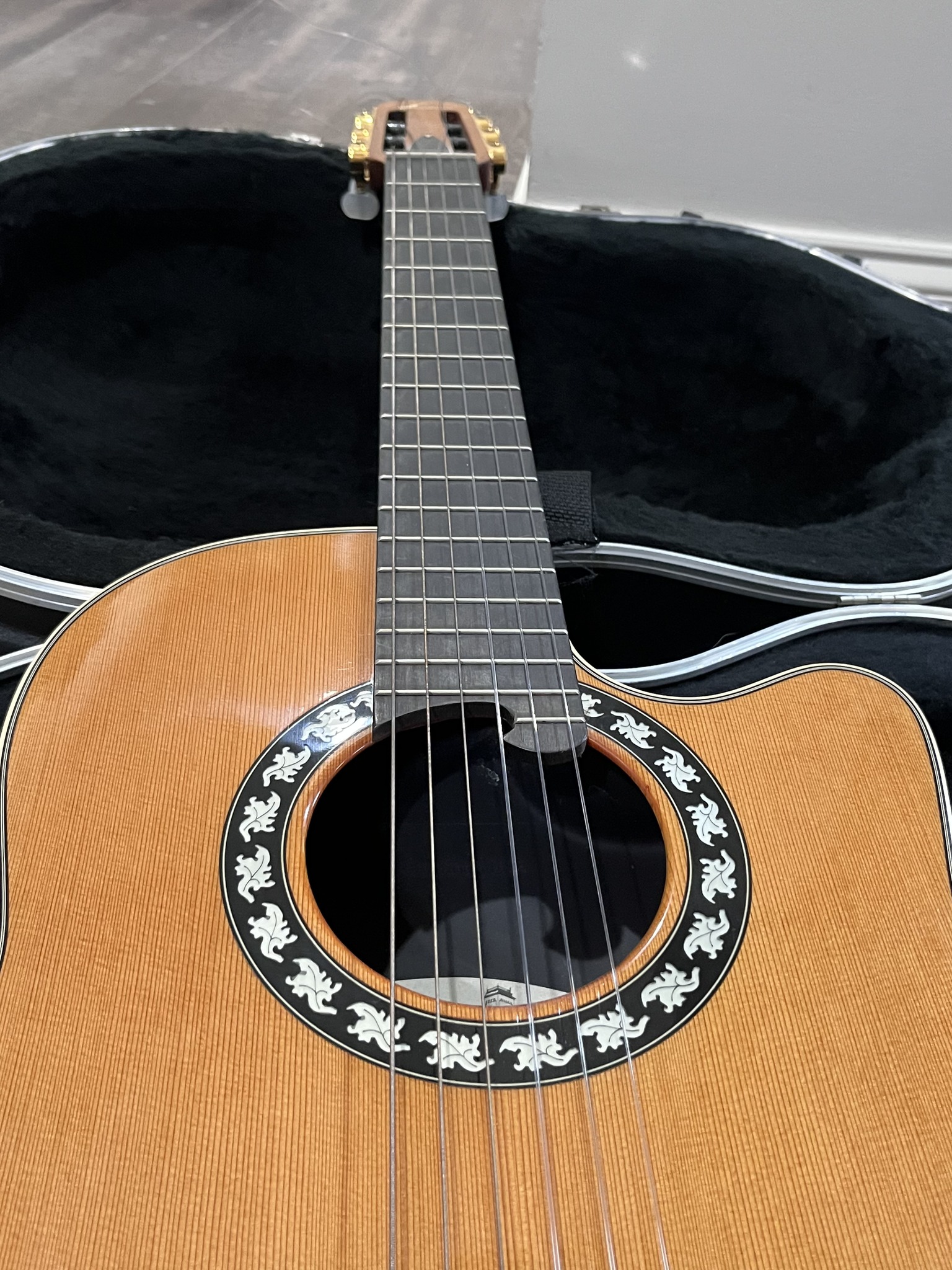 What are the specs of the 1863 Ovation classic acoustic electric 