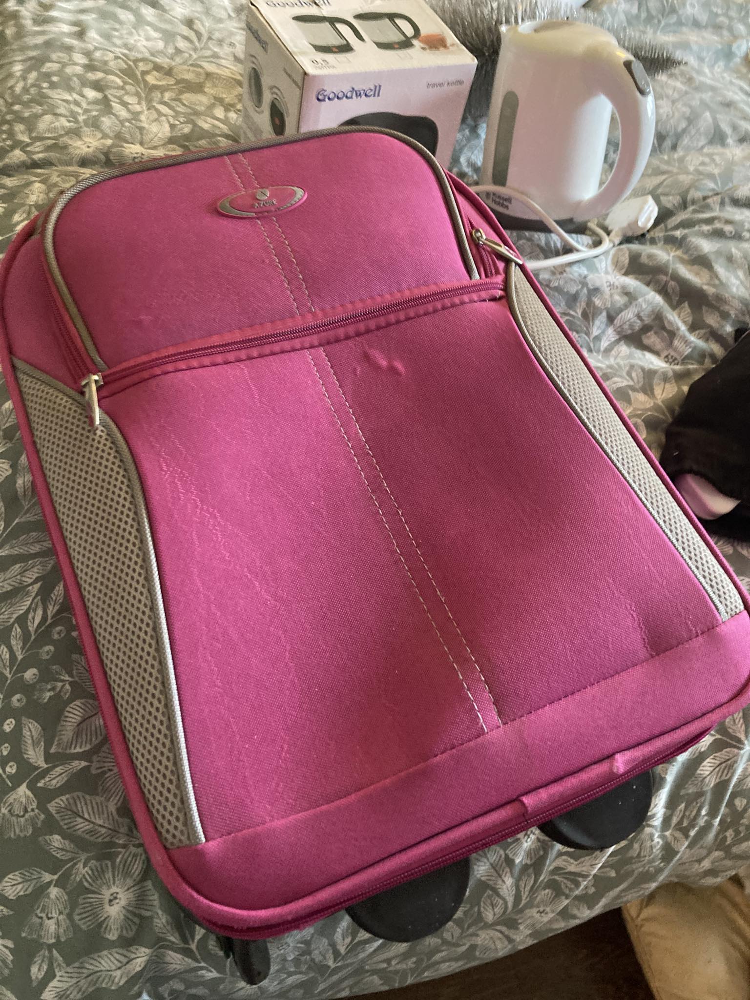 Rye Town freebies | Small hand luggage case | Facebook