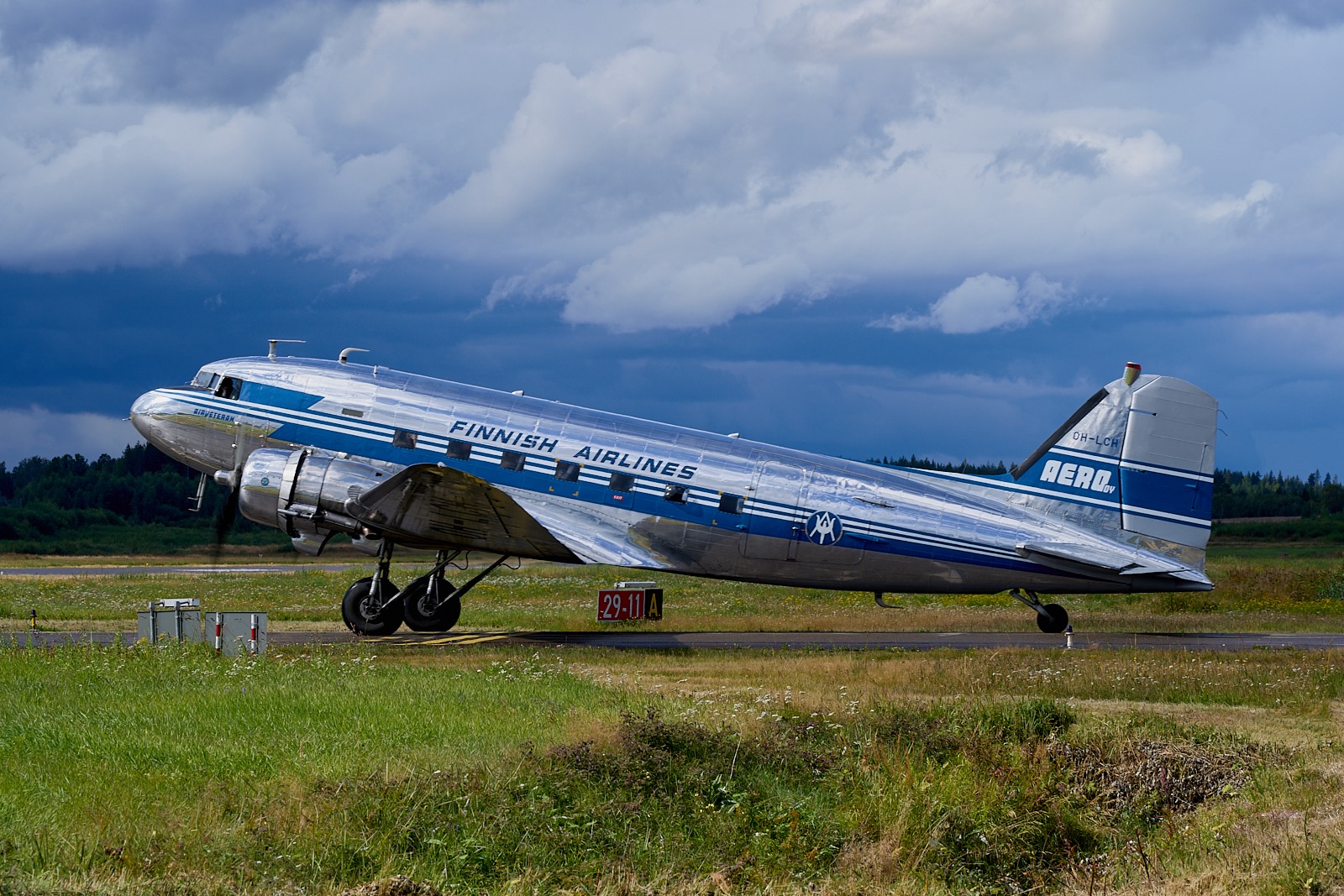 Lentokonespottaus | DC-3 OH-LCH Airveteran Wanha rouva Mikkelissä 23.8. ...