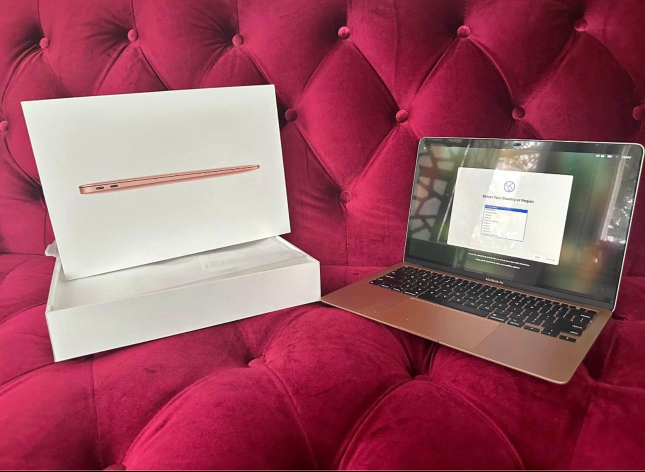 Selling a 2018 Apple MacBook Air 13-inch Retina in good working