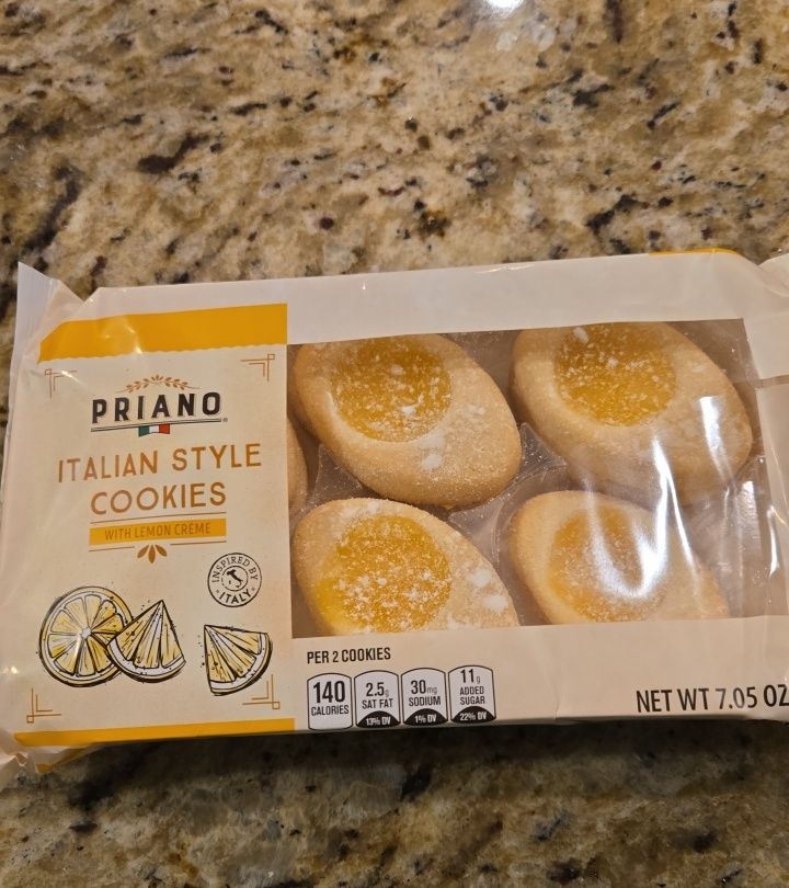 OMG . . . These lemon cookies are soooo good! Nice lemony flavor. 🍋🍋