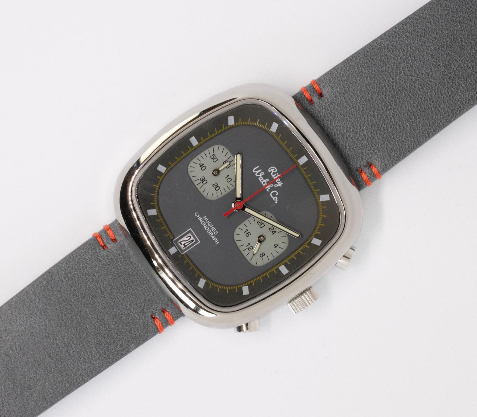 Vintage aviation style meets everyday precision. ⌚✈️ The Rotary 