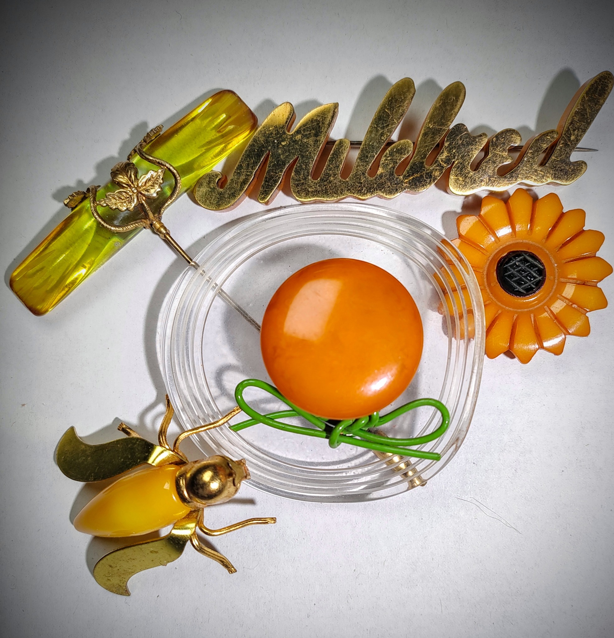 1940s BAKELITE Jewelry. Do you have any?