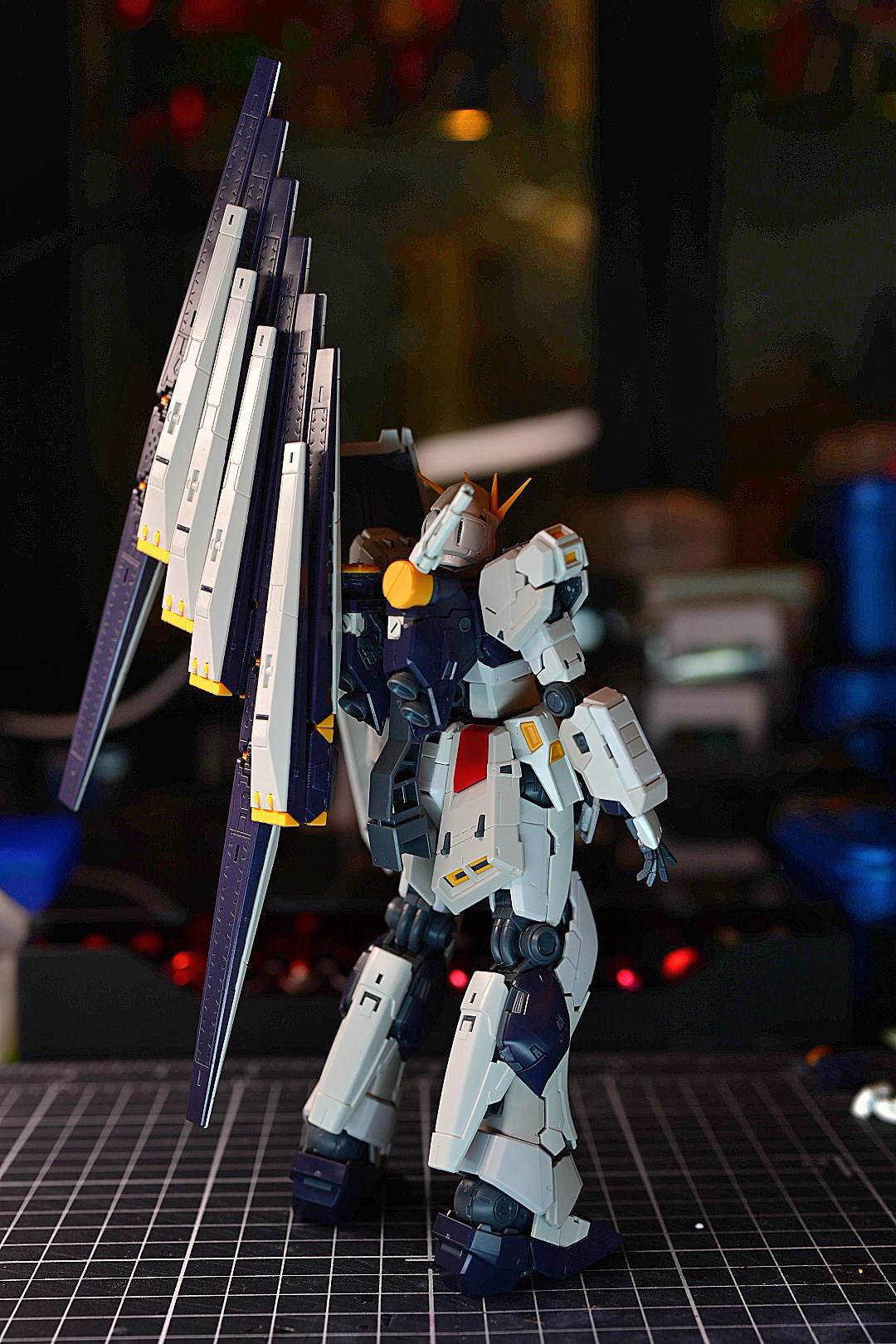 RG RX-93v is very tall ! MG Dom is not much taller