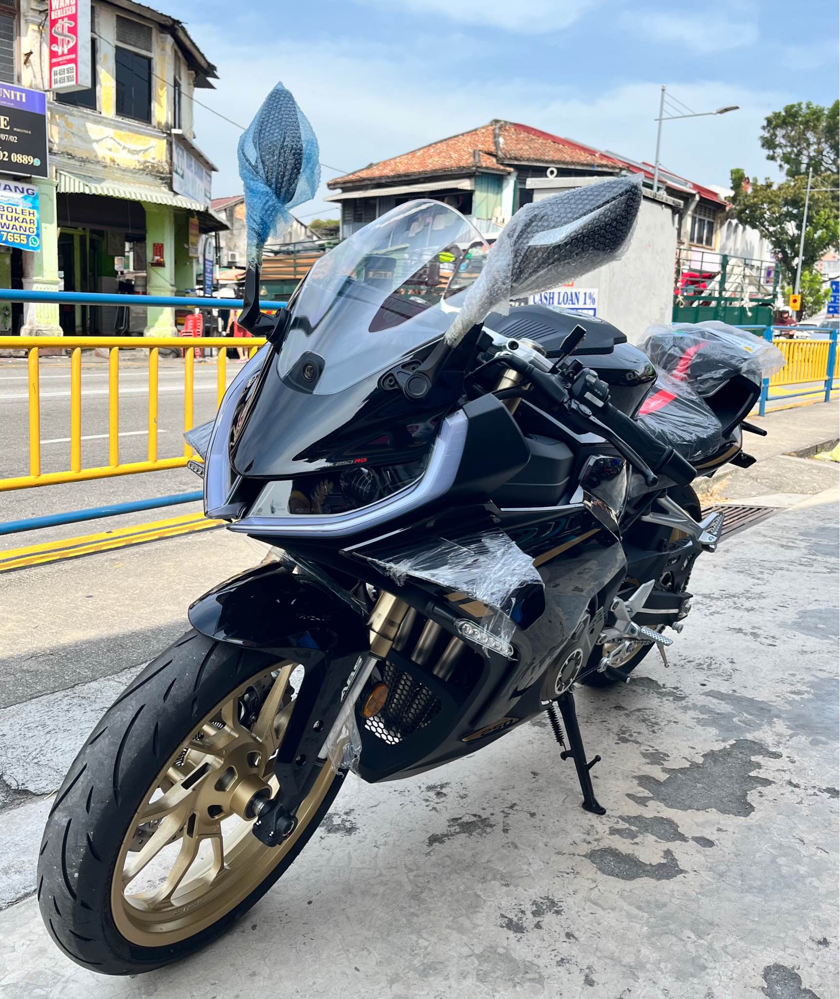 Ready for action 💯 four pistons beast 💨 QJ Motor SRK250RD