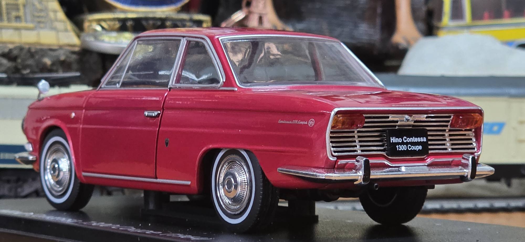 DCCLCupes Hino Contessa 1300 Coupe (1964) 1:24