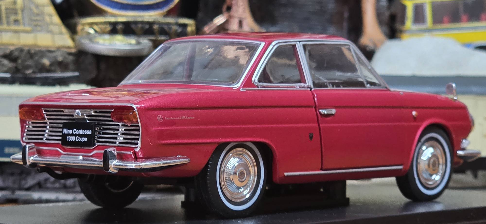 DCCLCupes Hino Contessa 1300 Coupe (1964) 1:24