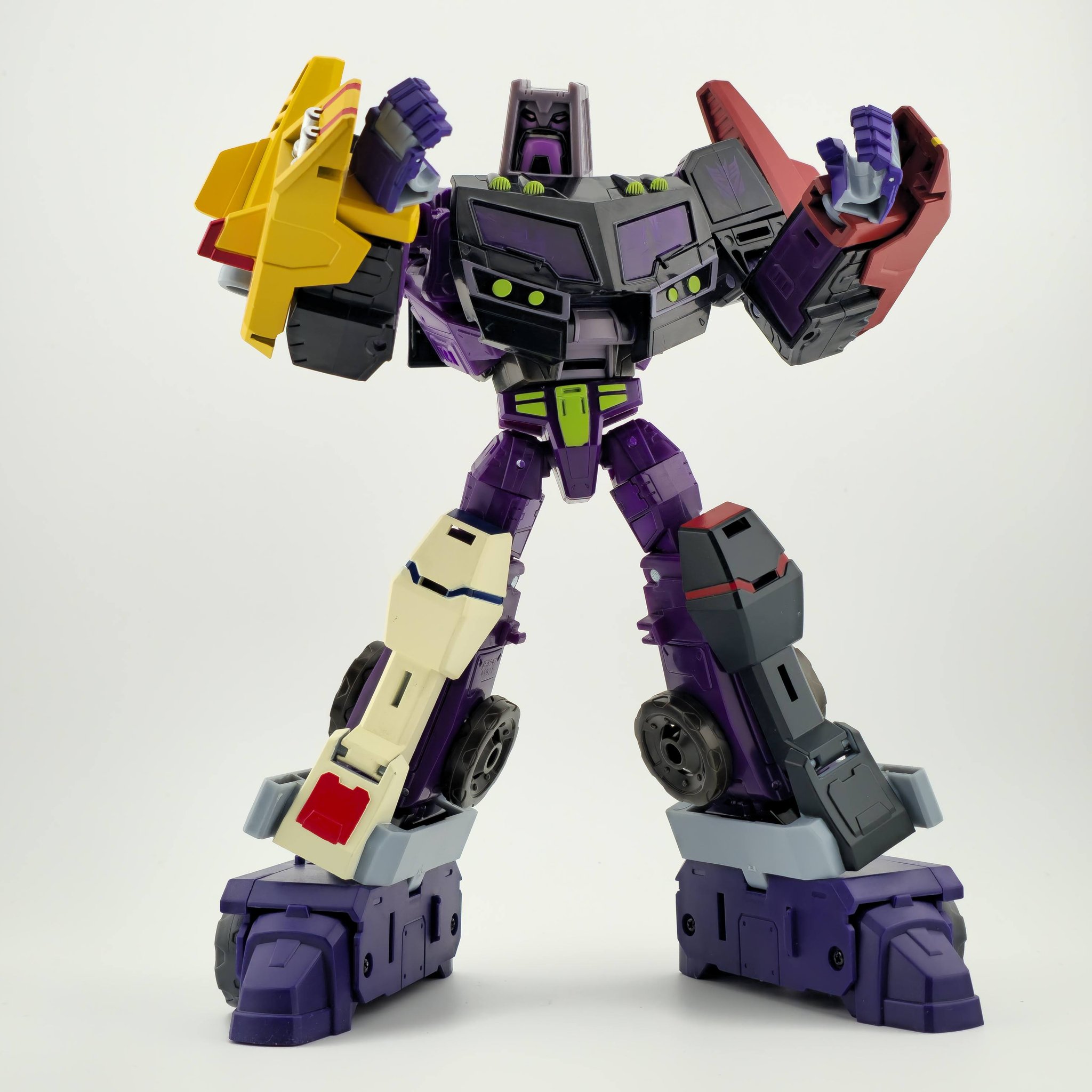 Legacy animated motormaster combining with stunticons