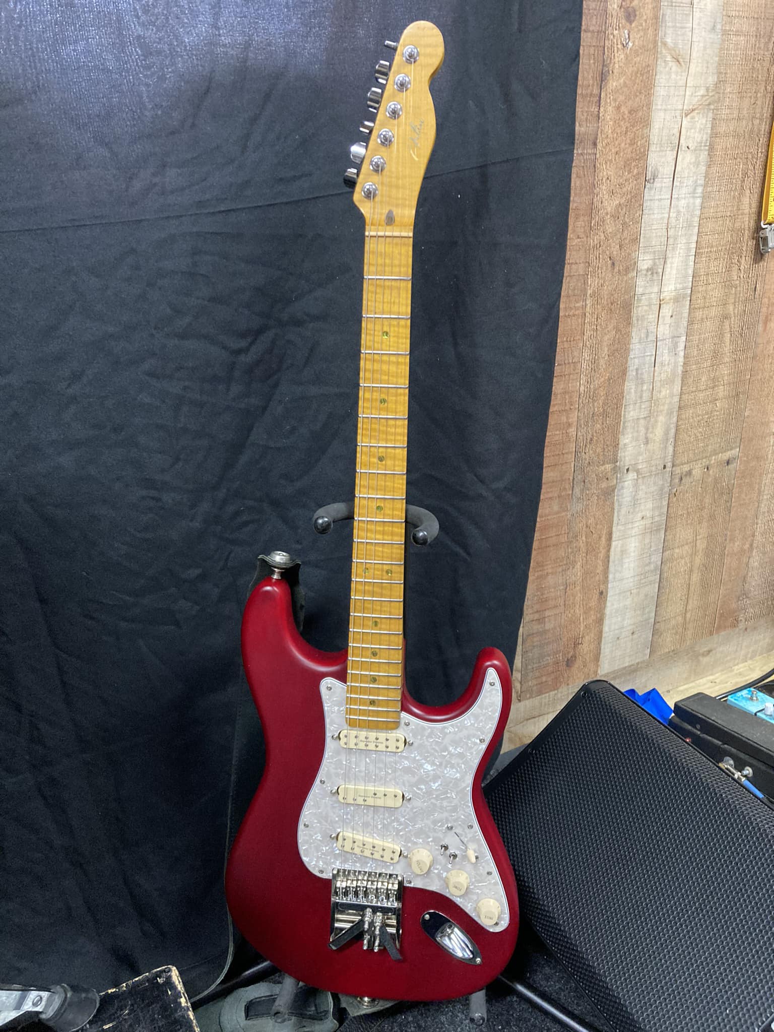 One of my Warmoth builds with EMG SVs and a very nice DIY battery