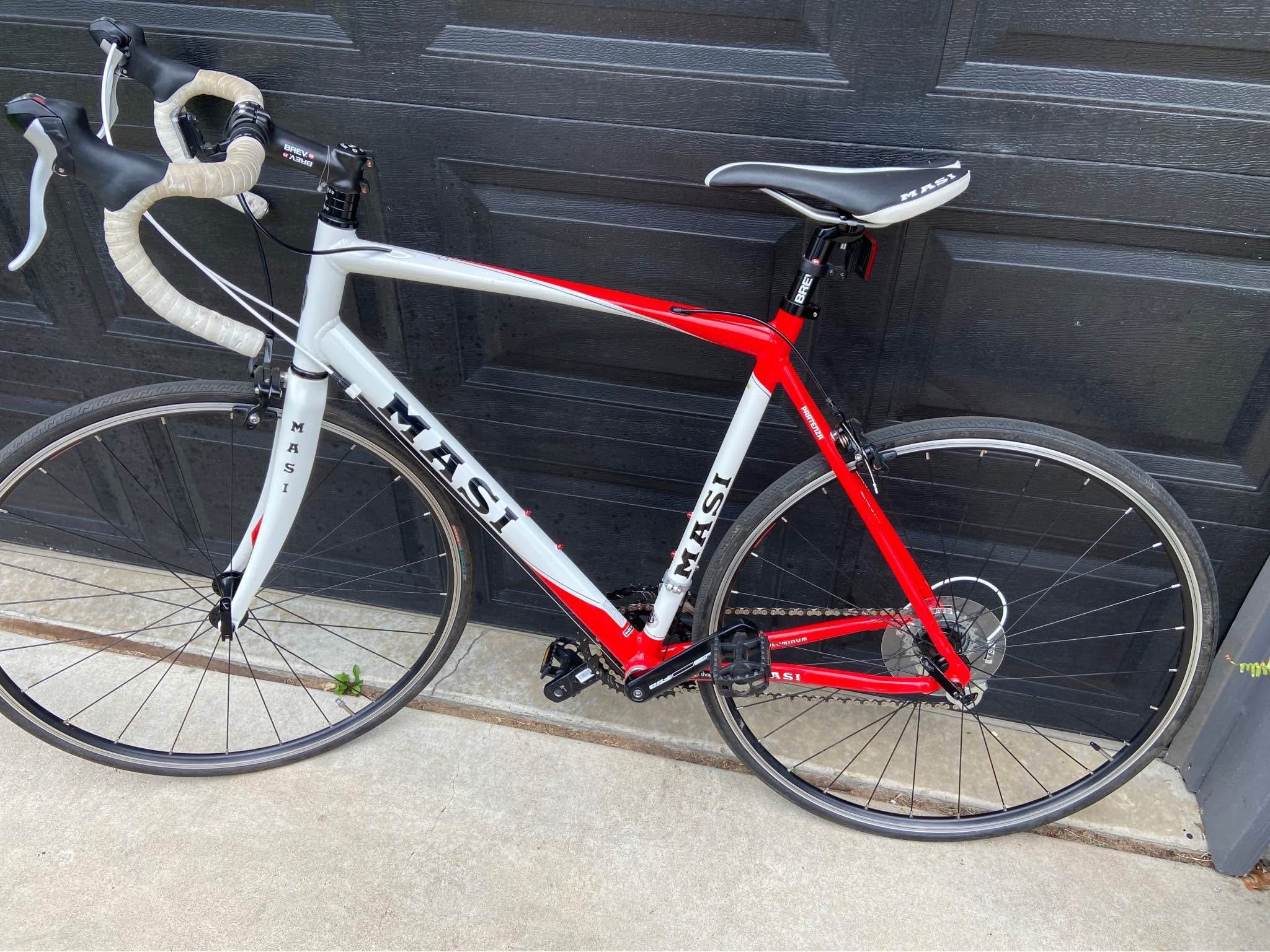 $350 obo Partenza Sizes: 56cm Colors: White / Red, Weight: 22.5 