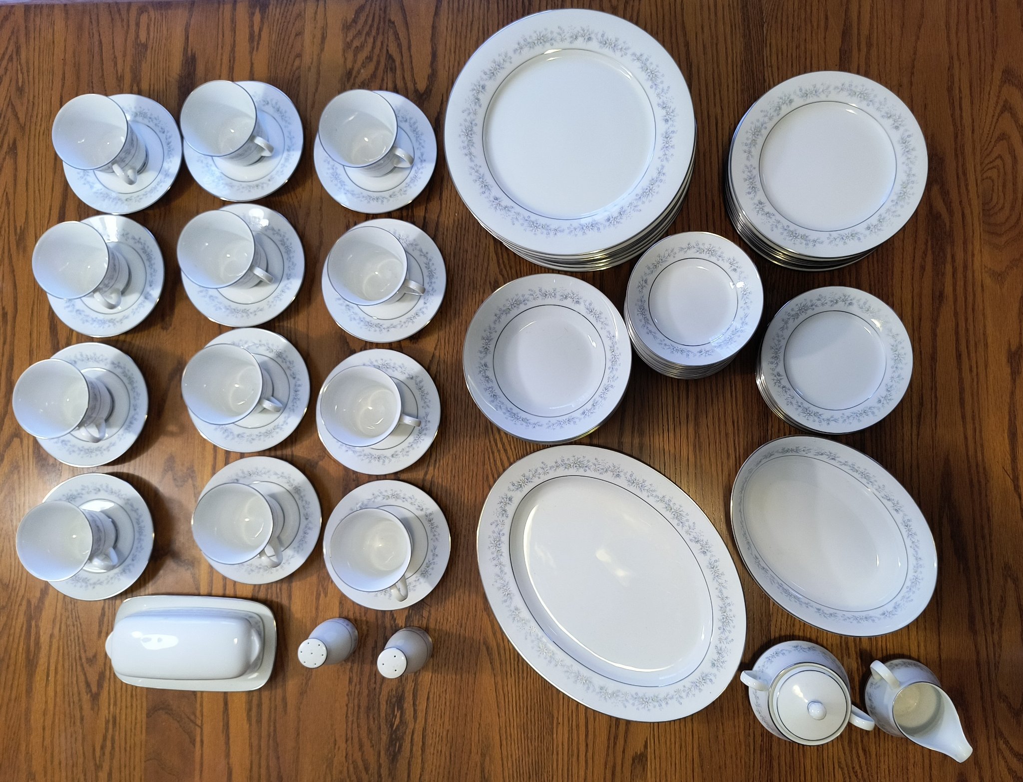 124 Pieces of Noritake Marywood 2181 - China Dinnerware. These