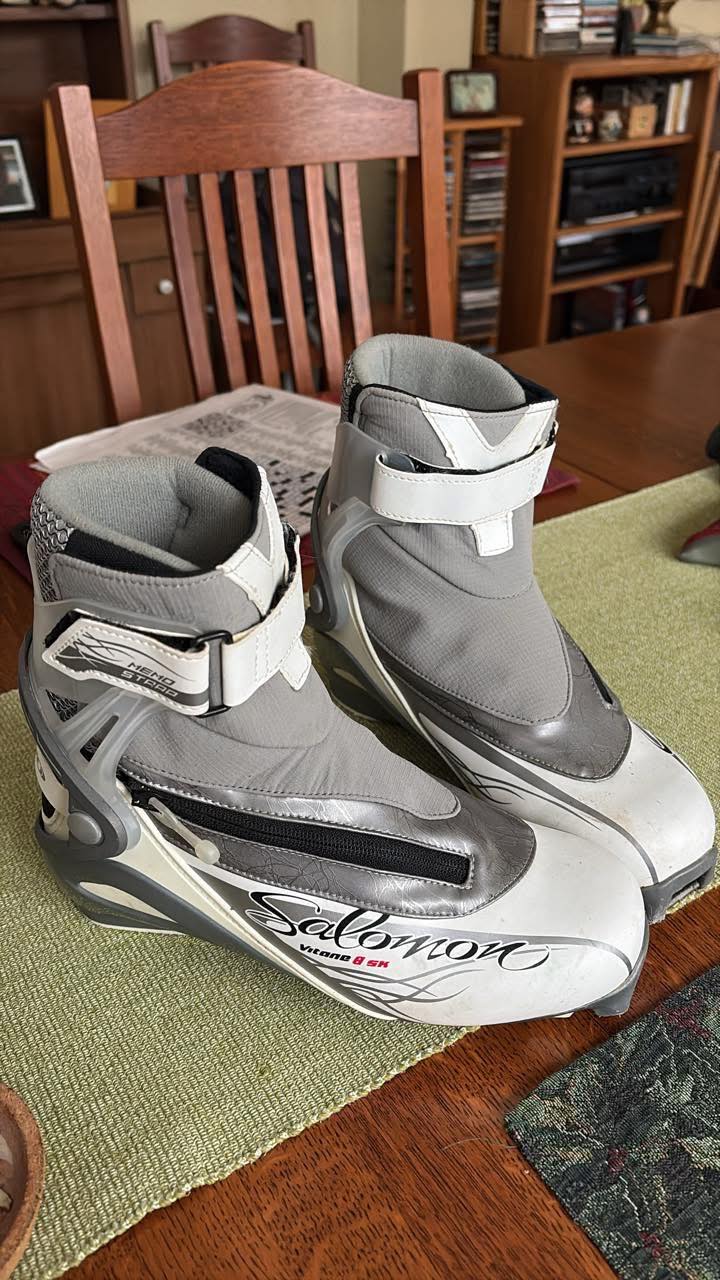 salomon evolution 7.0 ski boots women& 39 (EU 42 2/3; UK 8 1/2; Mondo 275) Sport Win  Traventuria Sports Designed for touring women eager to embrace the outdoors Salomon X Access 70 W